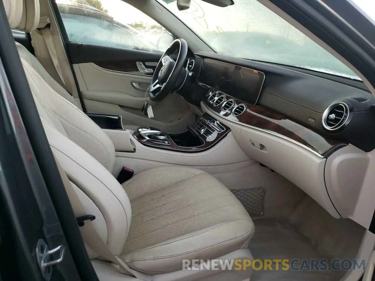 5 Photograph of a damaged car WDDZH6JB5KA538991 MERCEDES-BENZ E-CLASS 2019