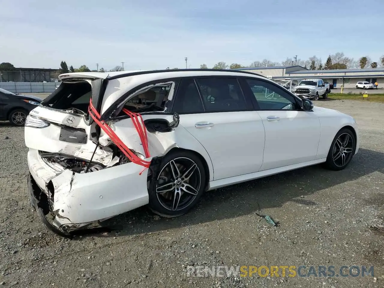 3 Фотография поврежденного автомобиля WDDZH6JB6KA671808 MERCEDES-BENZ E-CLASS 2019