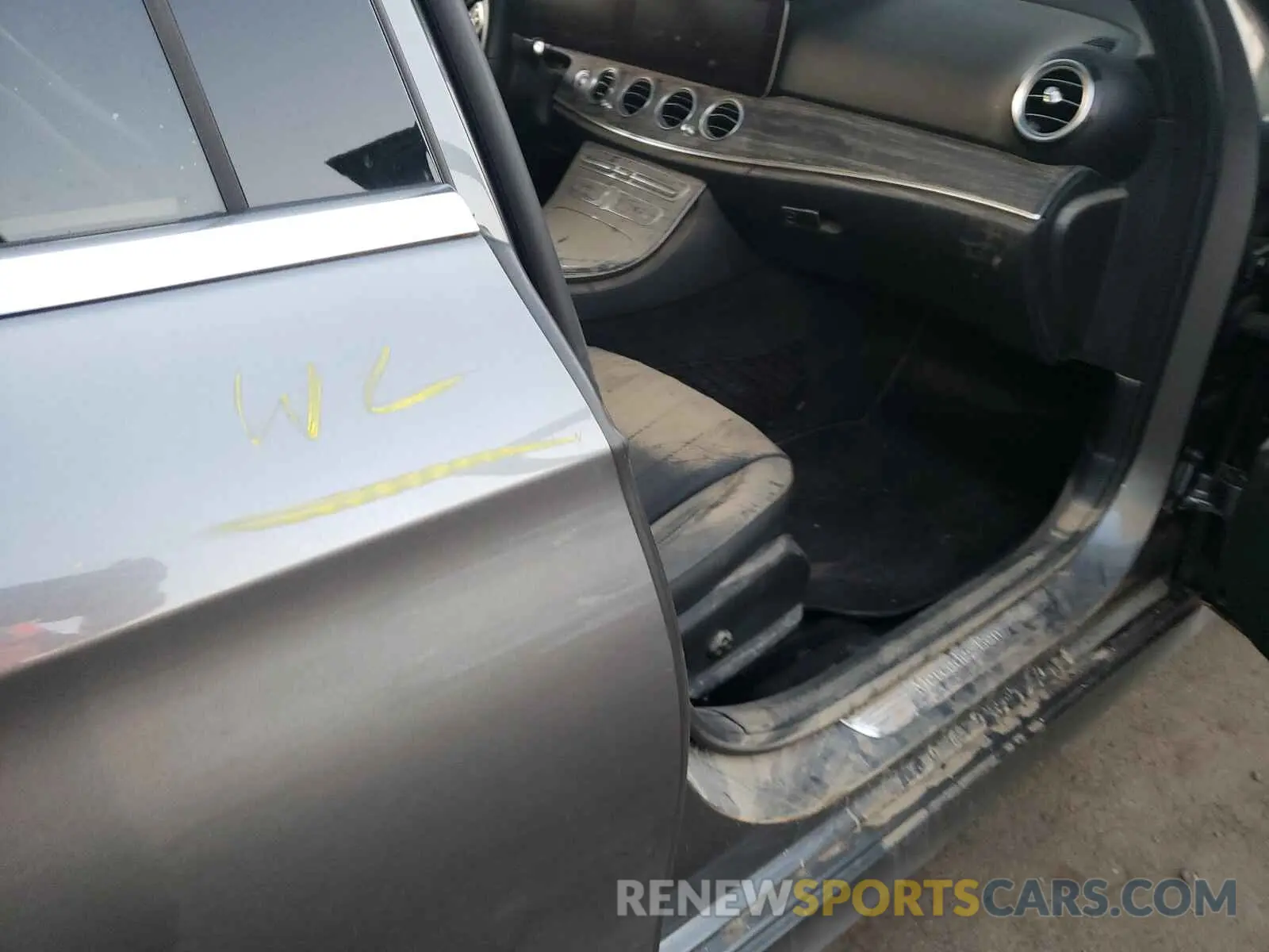 9 Photograph of a damaged car W1KZF6JB7LA826695 MERCEDES-BENZ E-CLASS 2020