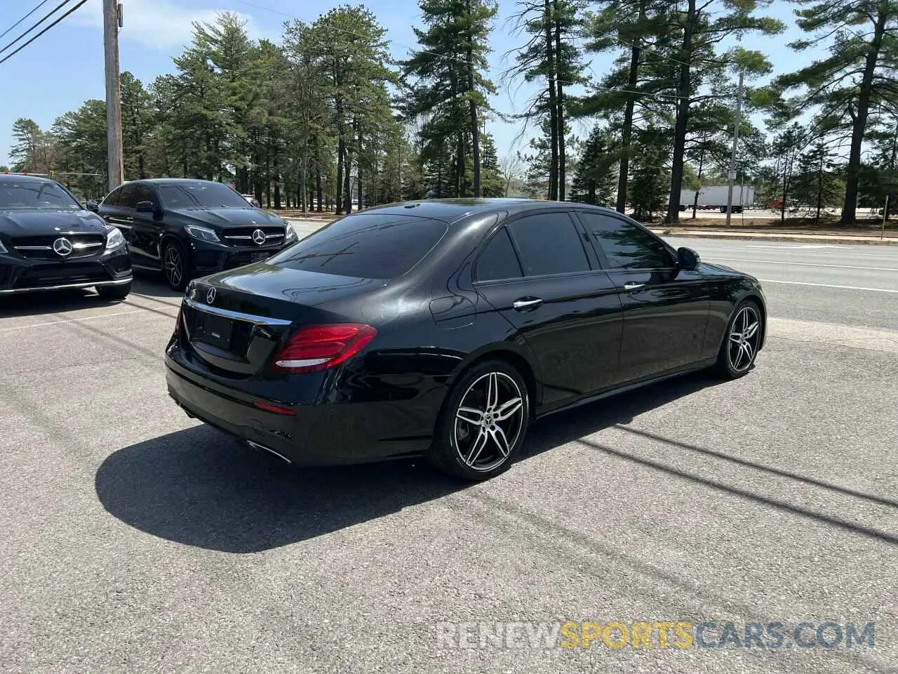 4 Photograph of a damaged car W1KZF8DBXLA841120 MERCEDES-BENZ E-CLASS 2020