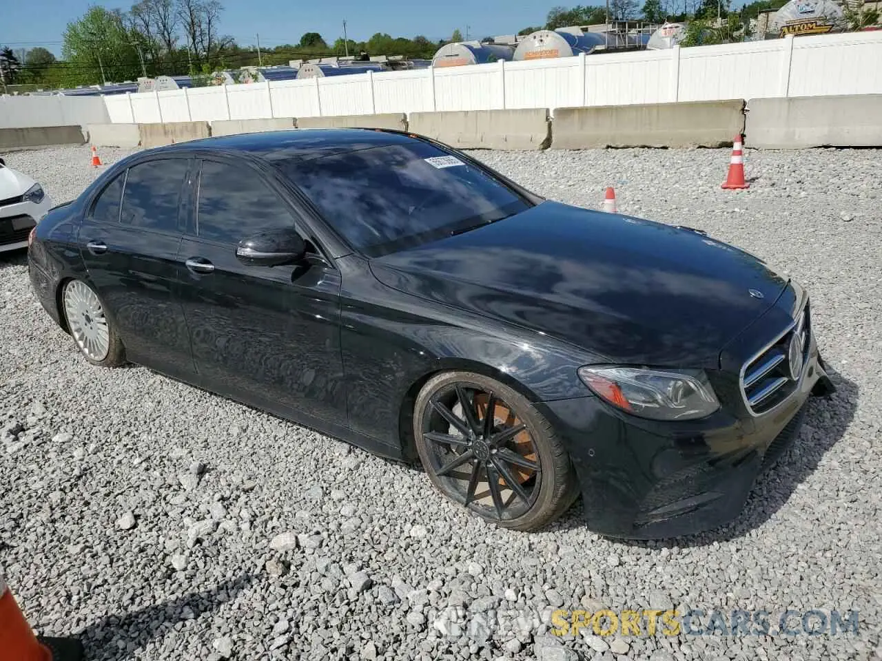 4 Photograph of a damaged car WDDZF6JB9LA707059 MERCEDES-BENZ E-CLASS 2020