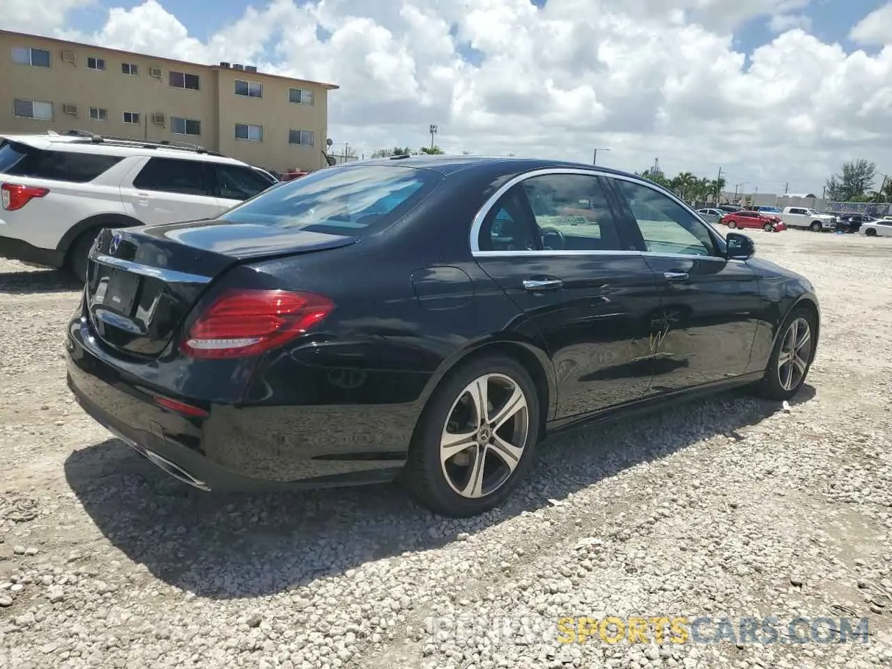 3 Photograph of a damaged car WDDZF8DB0LA711055 MERCEDES-BENZ E-CLASS 2020