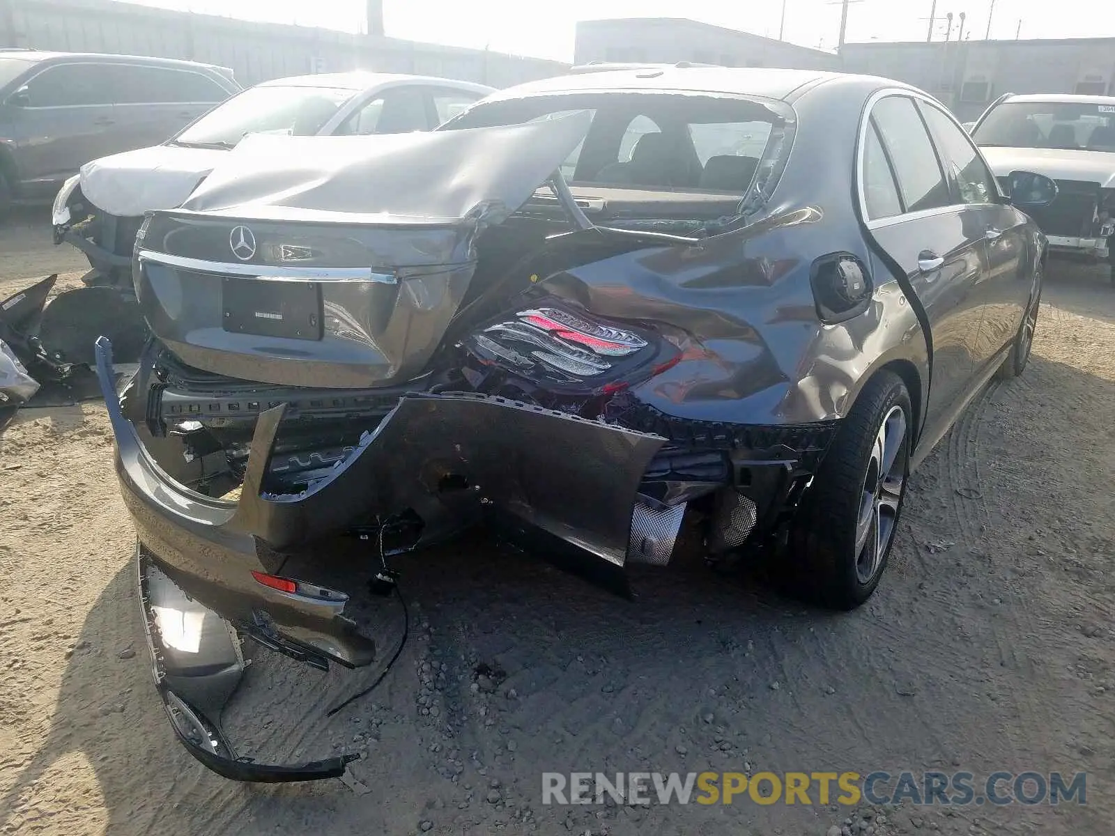 4 Photograph of a damaged car WDDZF8DB0LA745397 MERCEDES-BENZ E CLASS 2020
