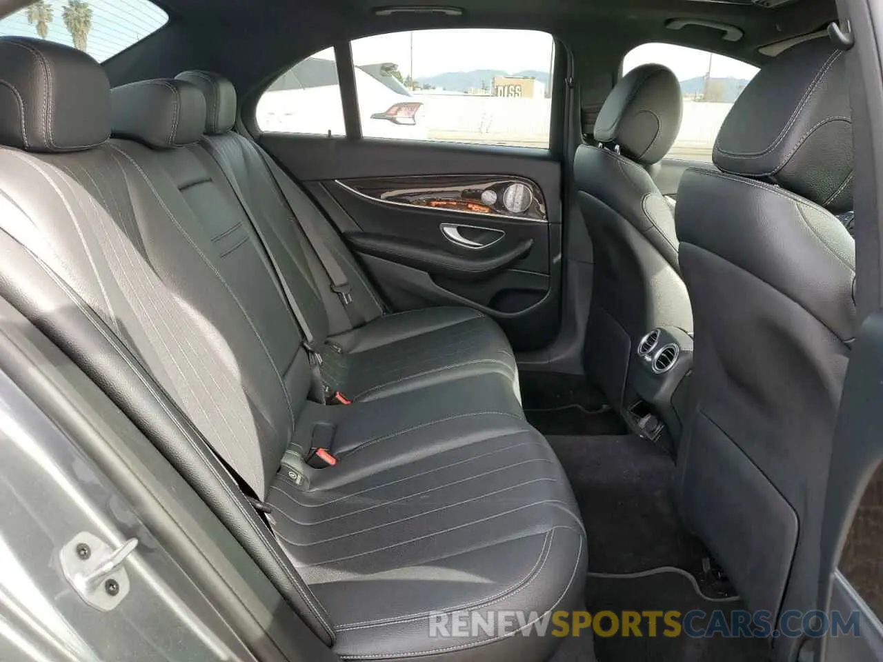 10 Photograph of a damaged car WDDZF8DB1LA703868 MERCEDES-BENZ E-CLASS 2020