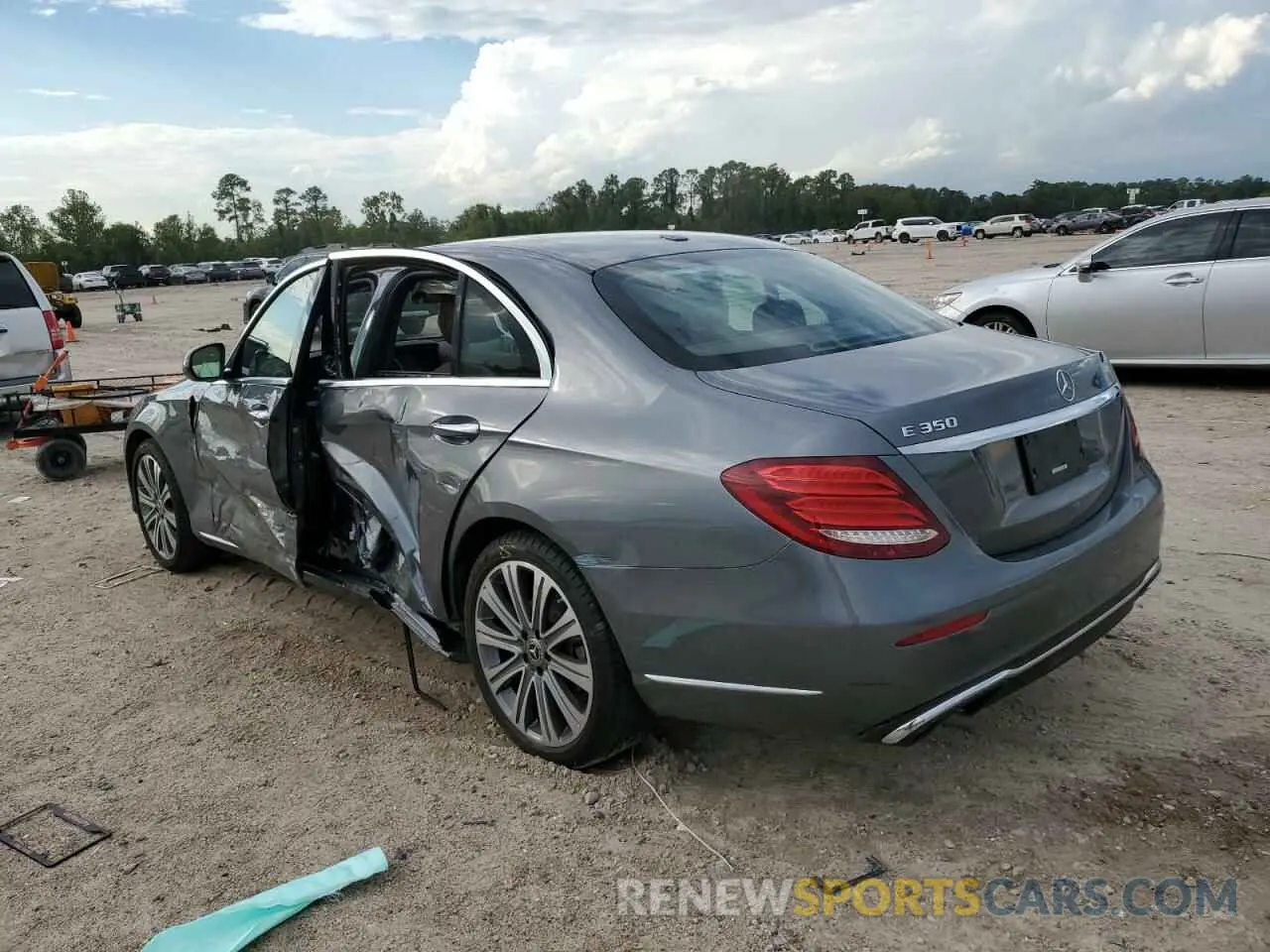 2 Photograph of a damaged car WDDZF8DB1LA737311 MERCEDES-BENZ E-CLASS 2020