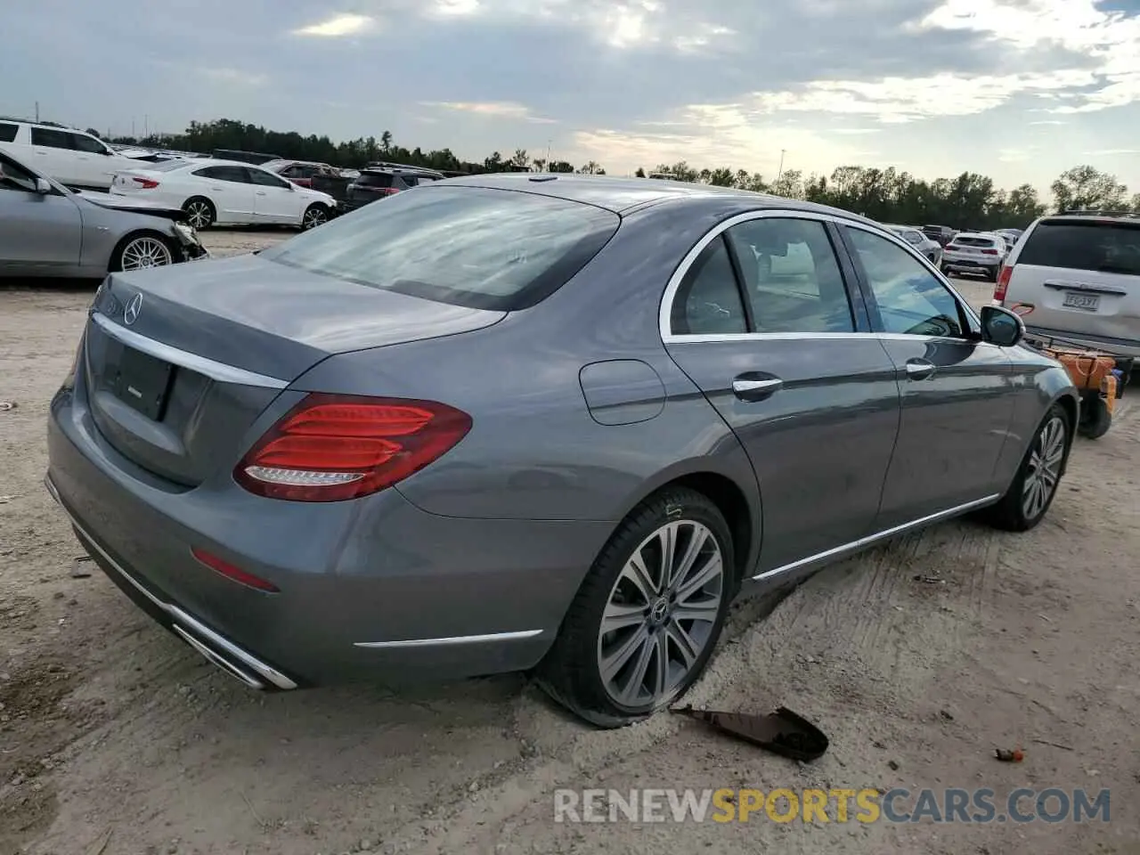 3 Photograph of a damaged car WDDZF8DB1LA737311 MERCEDES-BENZ E-CLASS 2020