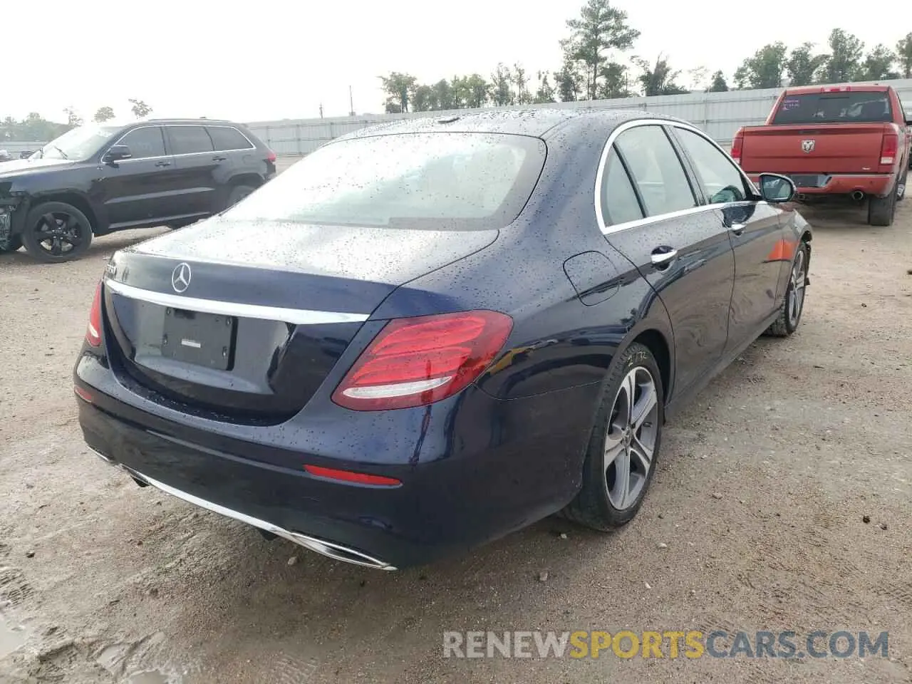 4 Photograph of a damaged car WDDZF8DB3LA701636 MERCEDES-BENZ E-CLASS 2020