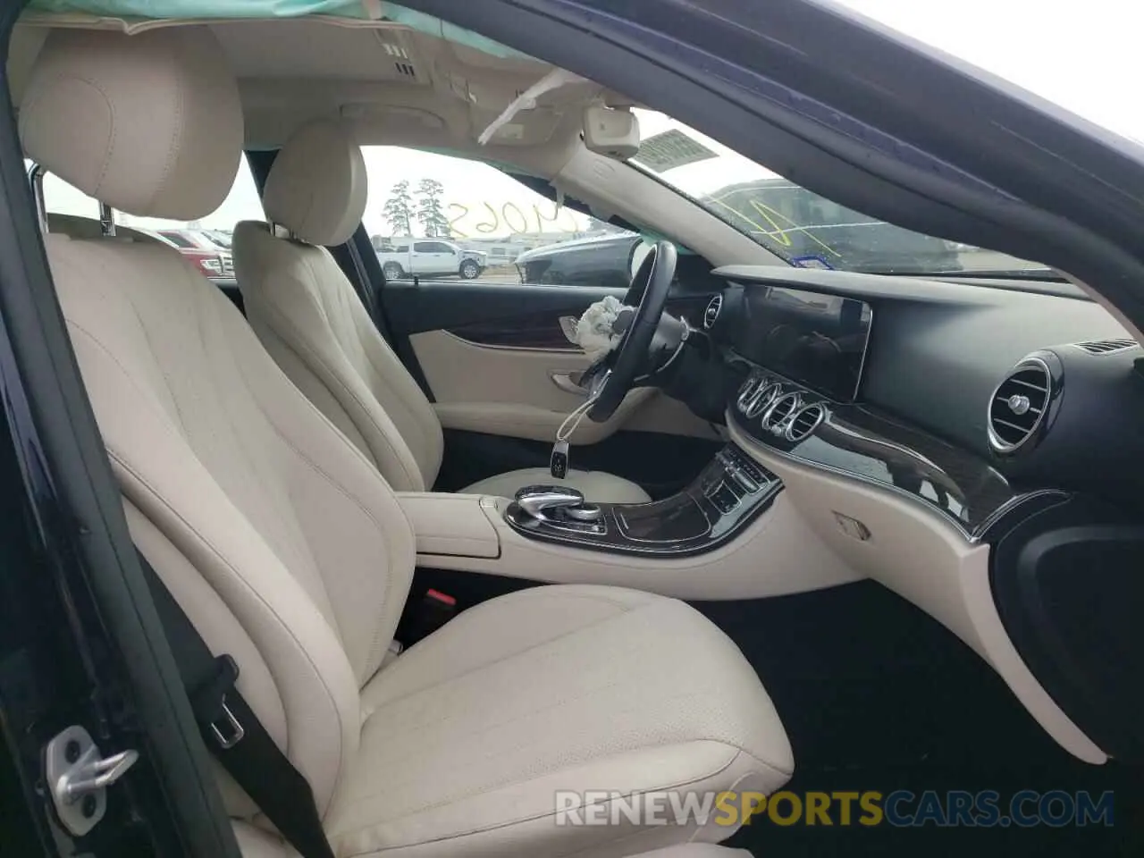 5 Photograph of a damaged car WDDZF8DB3LA701636 MERCEDES-BENZ E-CLASS 2020