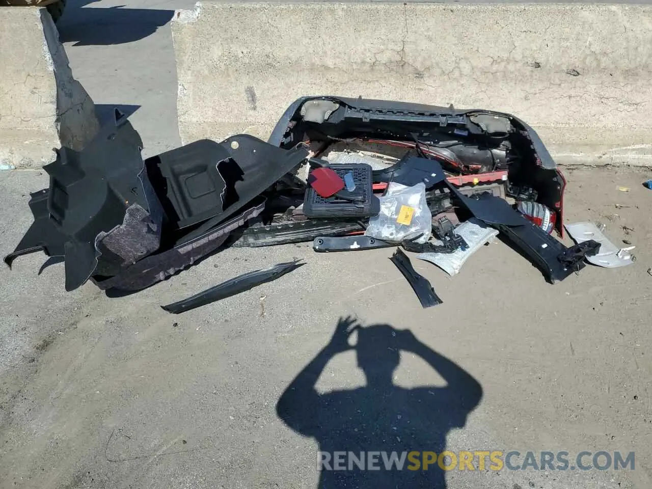 12 Photograph of a damaged car WDDZF8EB6LA754412 MERCEDES-BENZ E-CLASS 2020