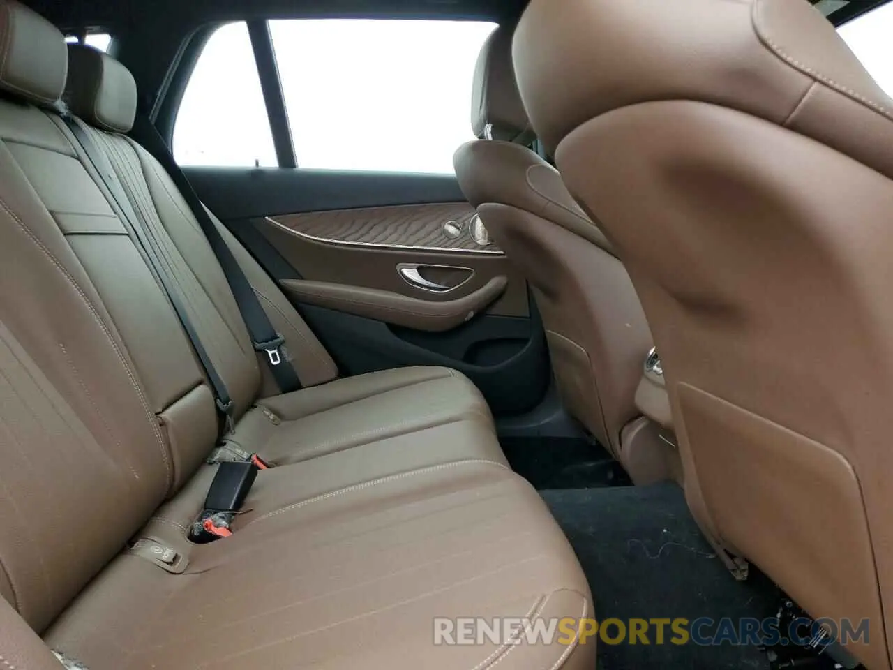 10 Photograph of a damaged car W1KZH6AB2MA962535 MERCEDES-BENZ E-CLASS 2021