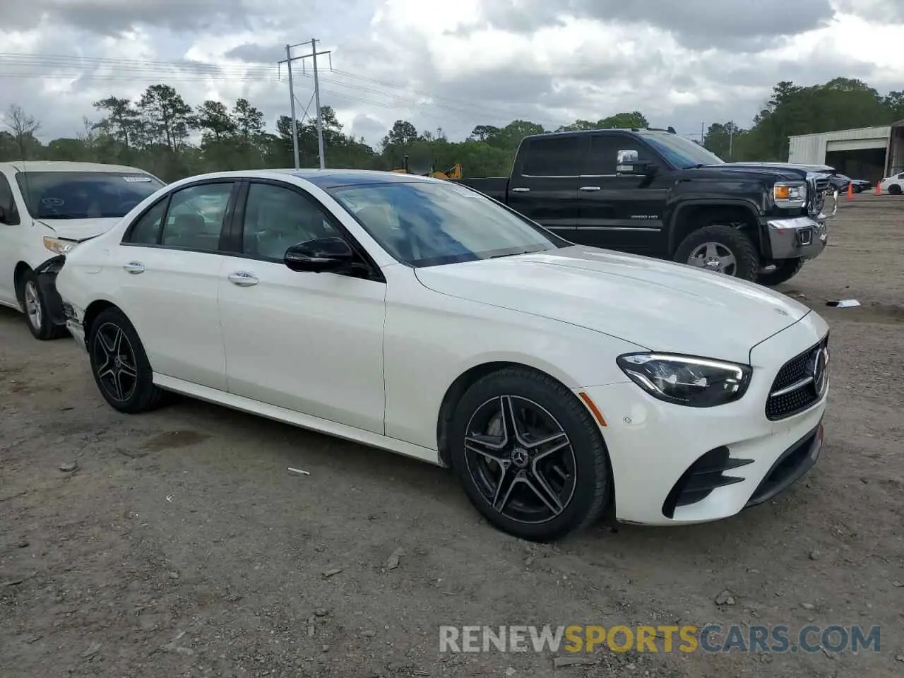 4 Photograph of a damaged car W1KZF5KB3NB073852 MERCEDES-BENZ E-CLASS 2022