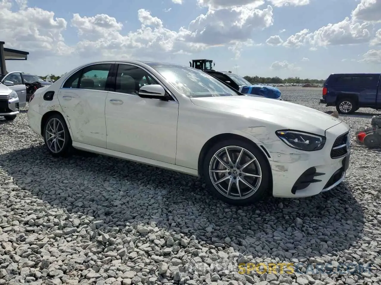 4 Photograph of a damaged car W1KZF5KB5NB084741 MERCEDES-BENZ E-CLASS 2022