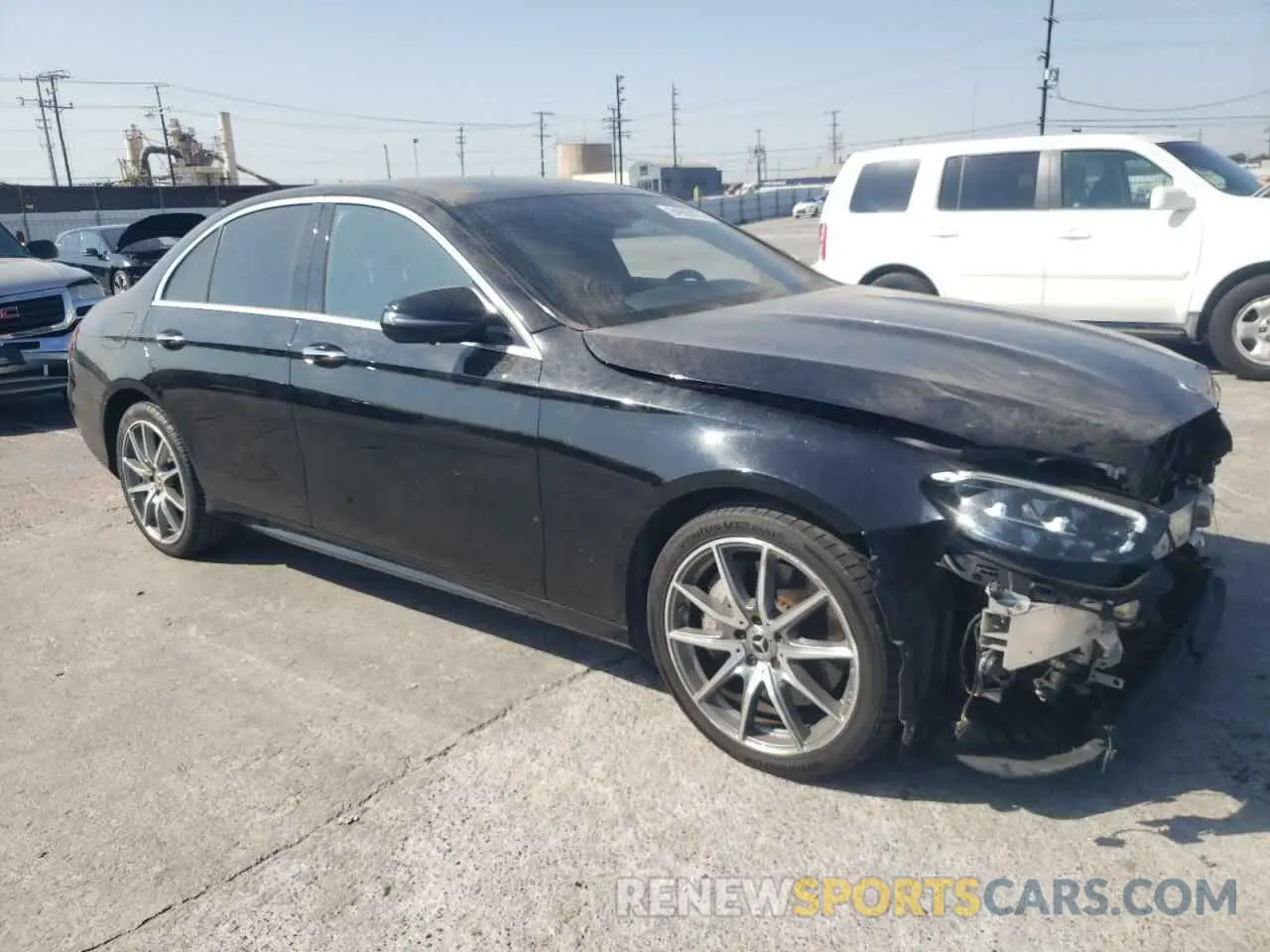 4 Photograph of a damaged car W1KZF8DB0NB085102 MERCEDES-BENZ E-CLASS 2022