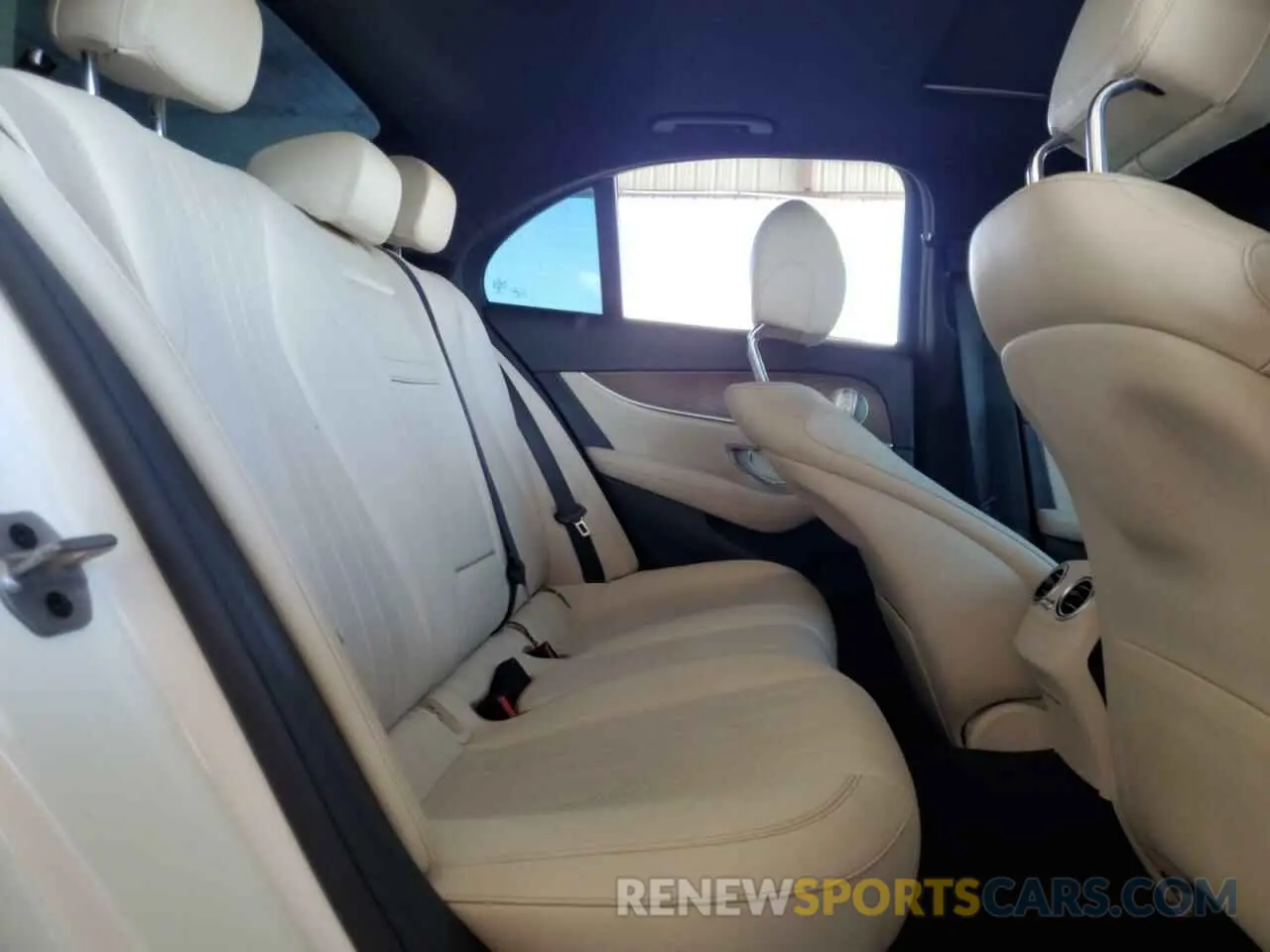 10 Фотография поврежденного автомобиля W1KZF8DB6NB086609 MERCEDES-BENZ E-CLASS 2022