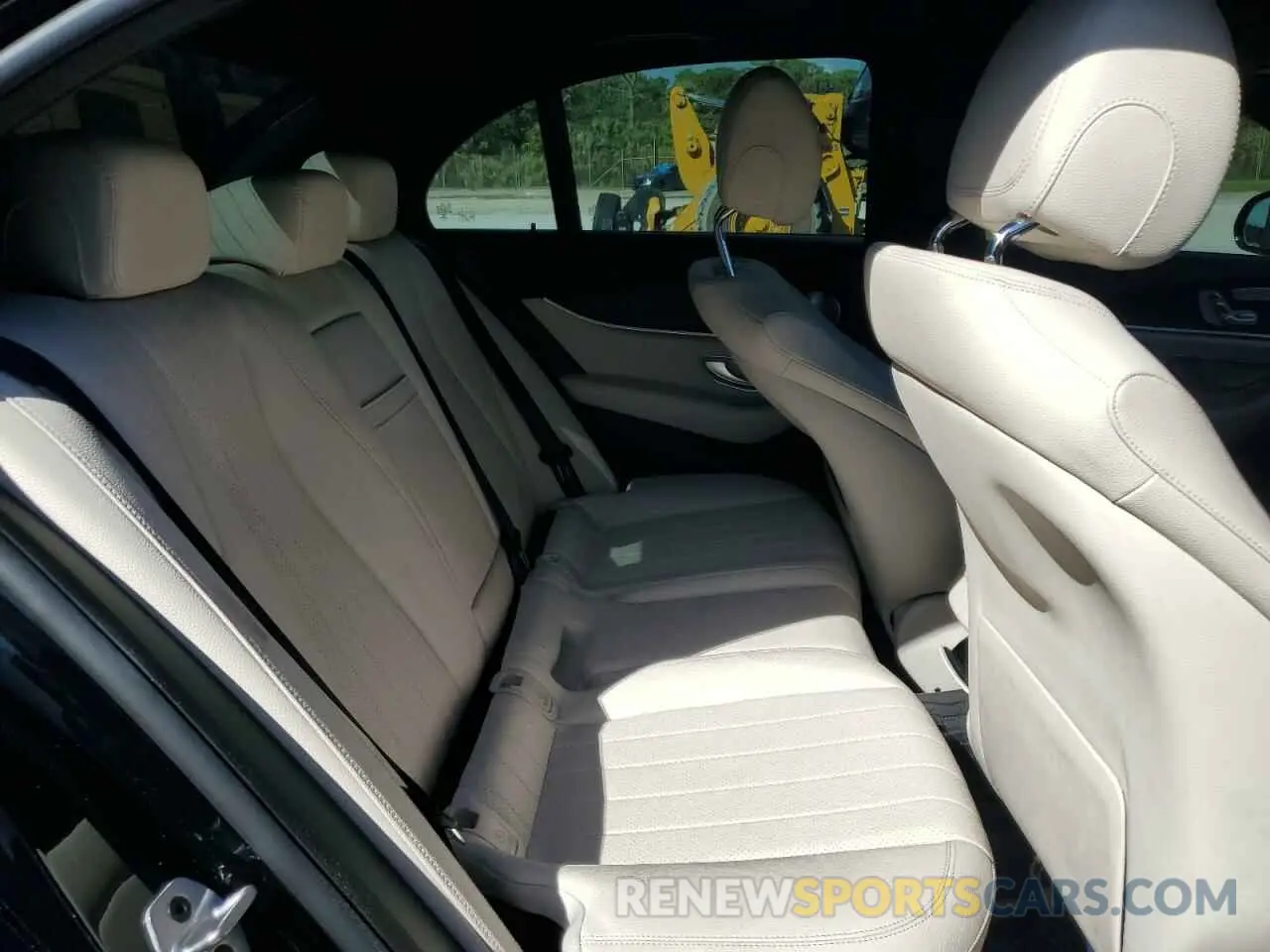 10 Photograph of a damaged car W1KZF8DB9NB070677 MERCEDES-BENZ E-CLASS 2022