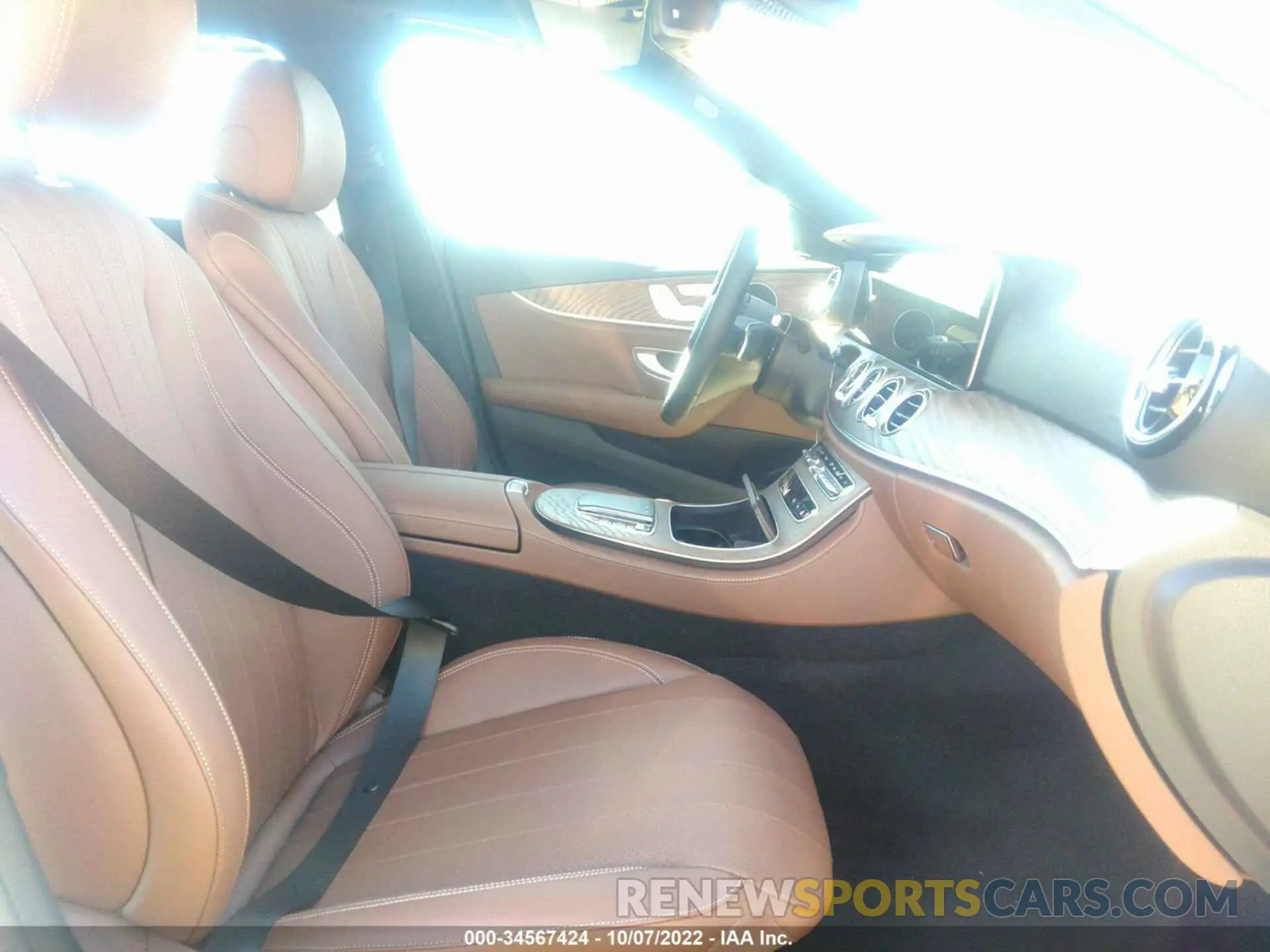 5 Photograph of a damaged car W1KZH6AB2NB017399 MERCEDES-BENZ E-CLASS 2022