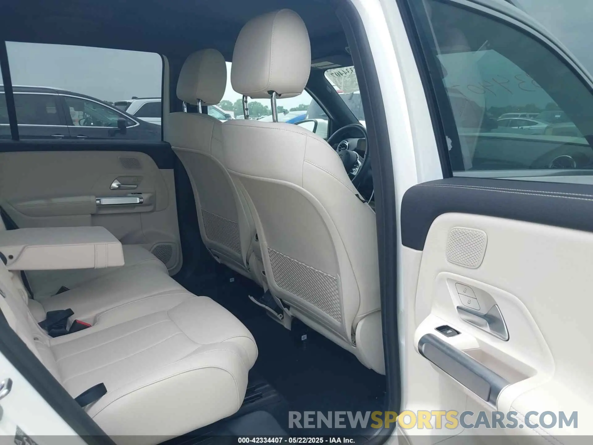 8 Photograph of a damaged car W1N9M0KB5PN061585 MERCEDES-BENZ EQB 300 SUV 2023