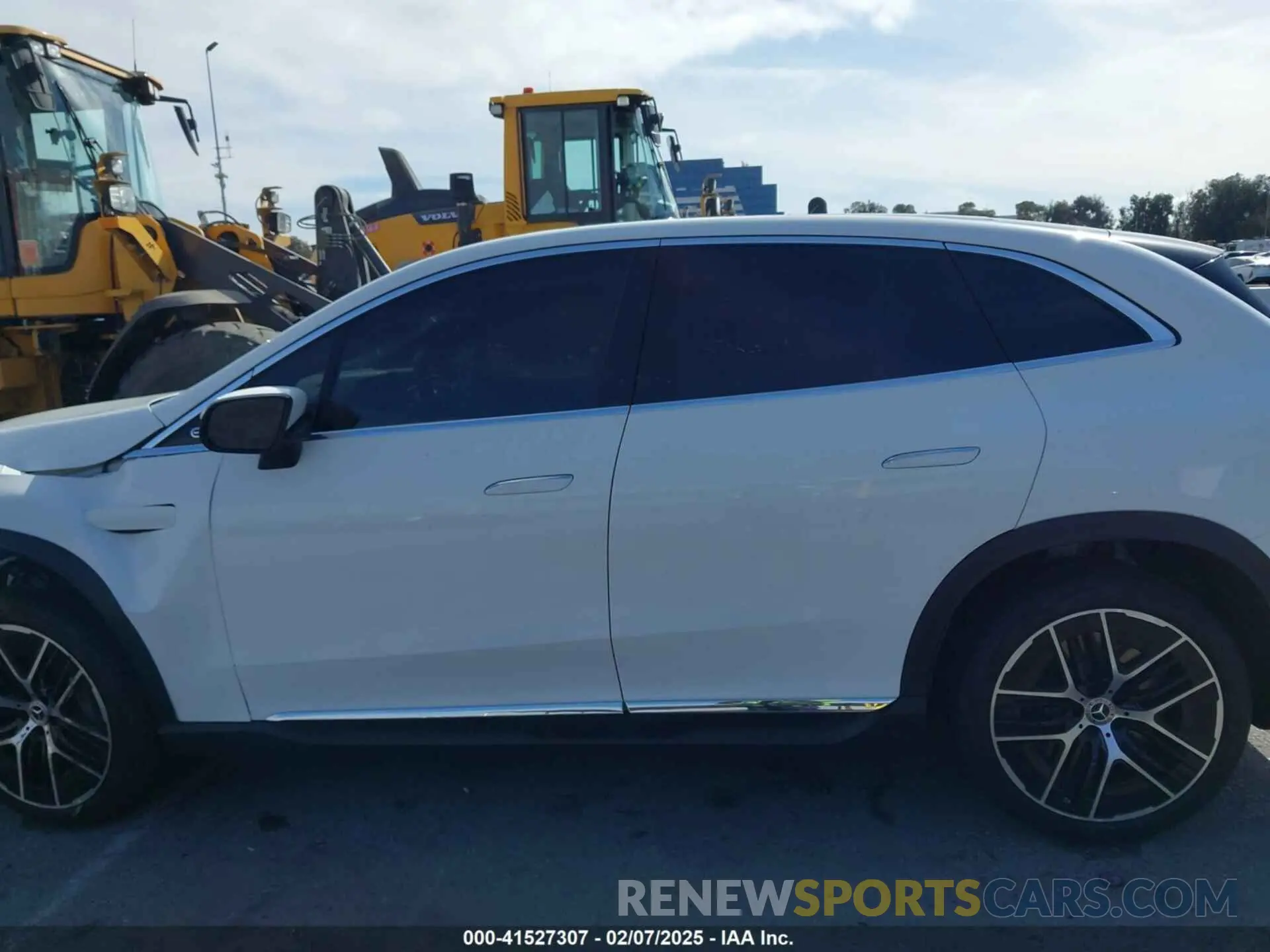 14 Photograph of a damaged car 4JGGM1CB9RA053823 MERCEDES-BENZ EQE 350 SUV 2024