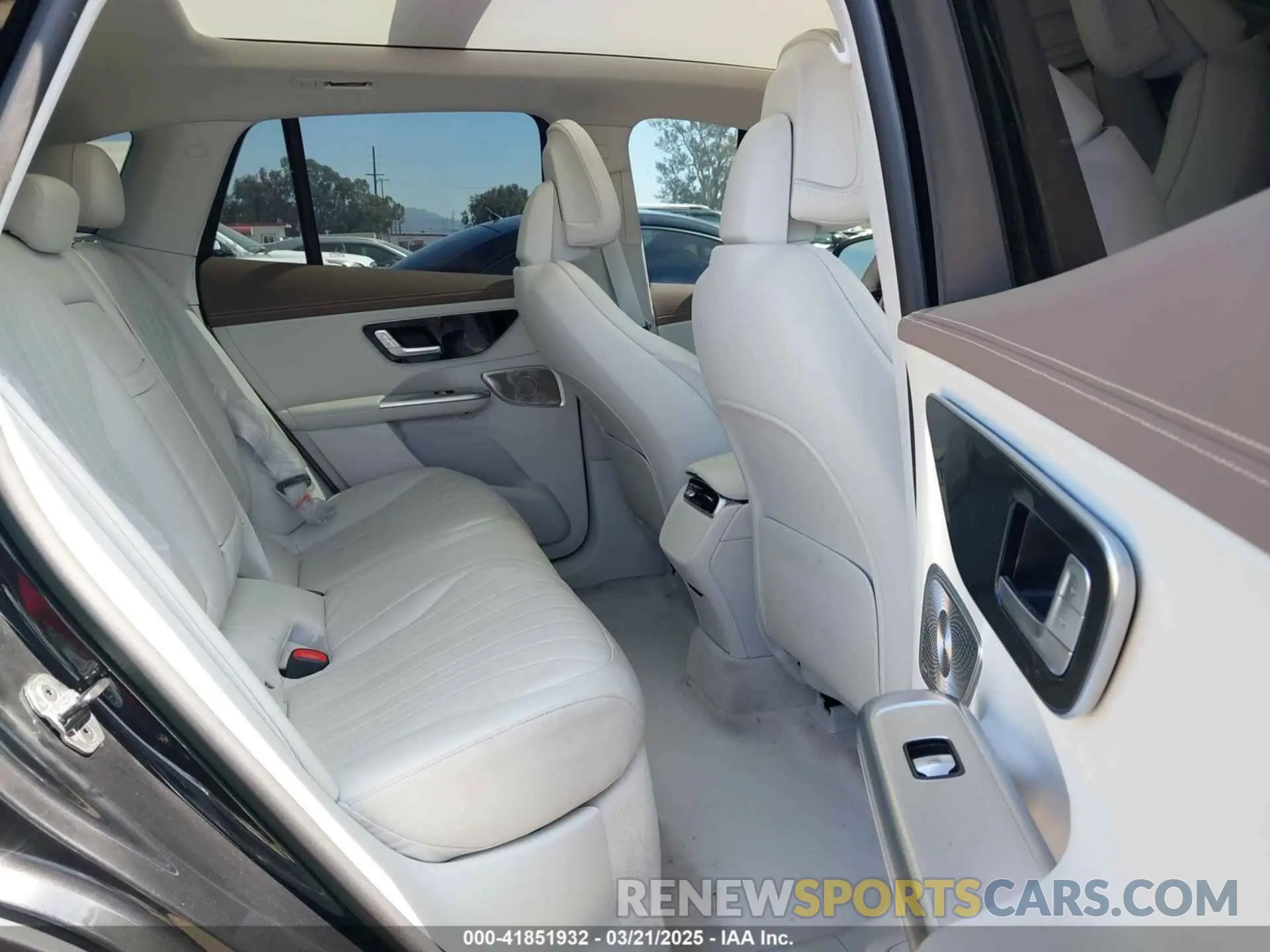 8 Photograph of a damaged car 4JGGM2CB3PA010906 MERCEDES-BENZ EQE 500 SUV 2023