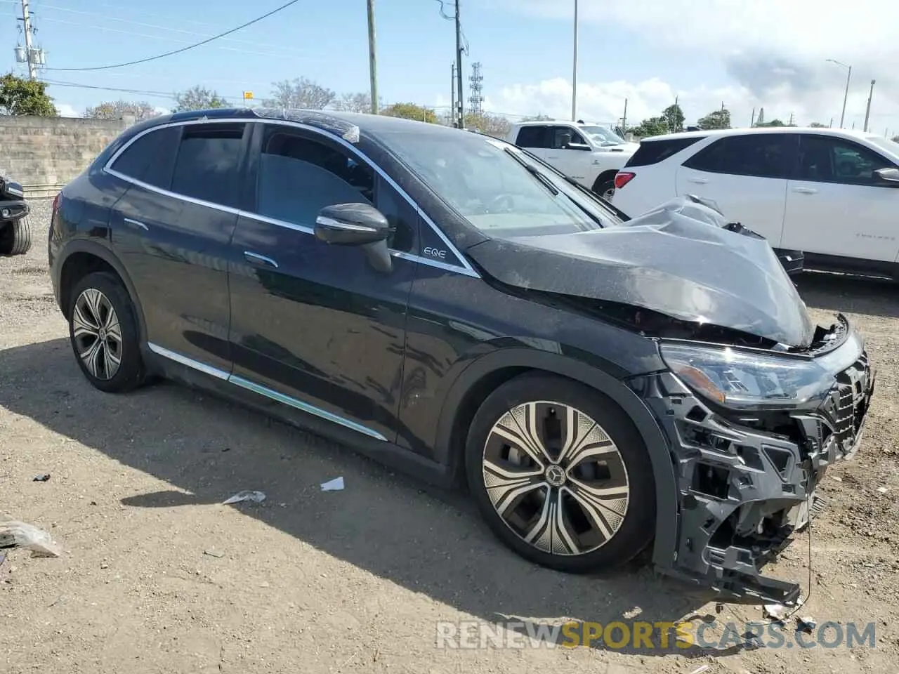 4 Photograph of a damaged car 4JGGM1CB9PA011200 MERCEDES-BENZ EQE SUV 35 2023