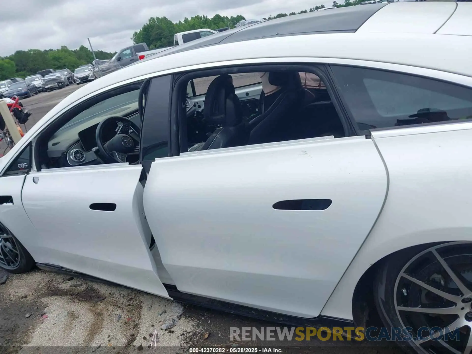14 Photograph of a damaged car W1KCG2DB1NA007661 MERCEDES-BENZ EQS 450+ 2022