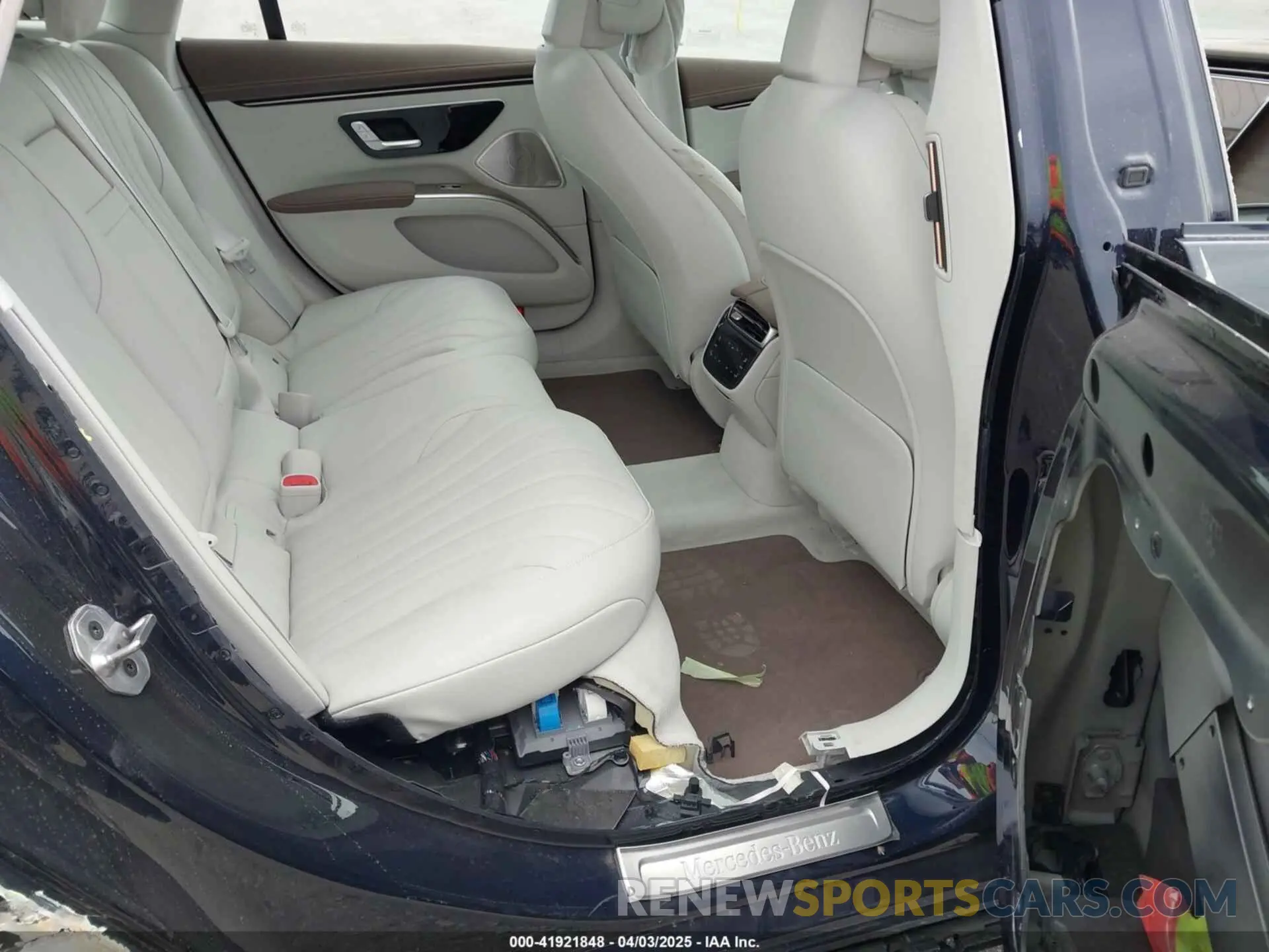 8 Photograph of a damaged car W1KCG2EB8PA040061 MERCEDES-BENZ EQS 450 2023