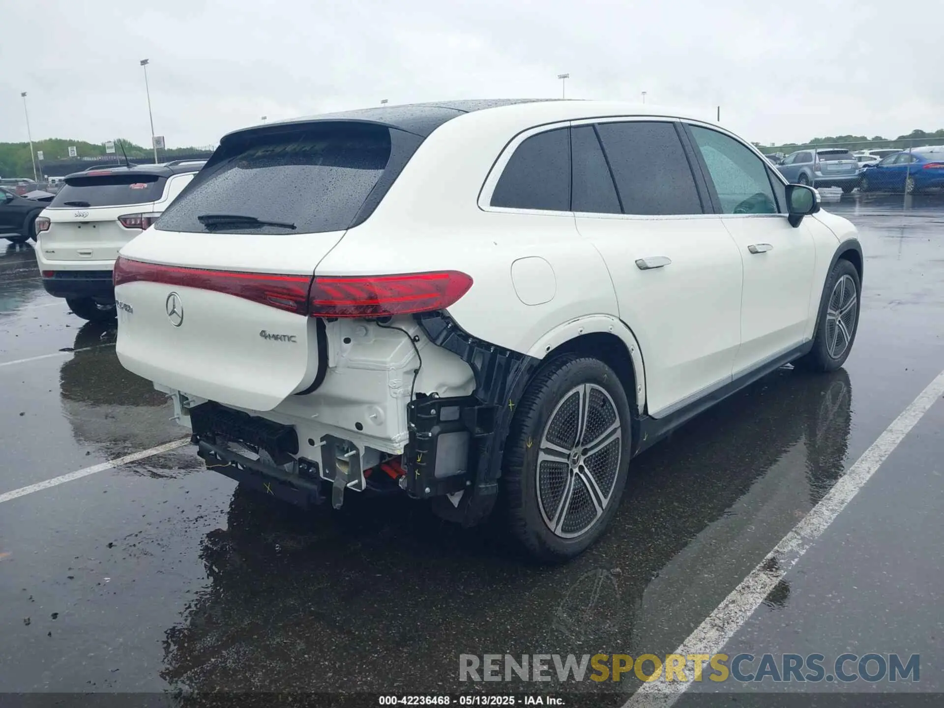 4 Photograph of a damaged car 4JGDM2EBXPA015987 MERCEDES-BENZ EQS 450 SUV 2023