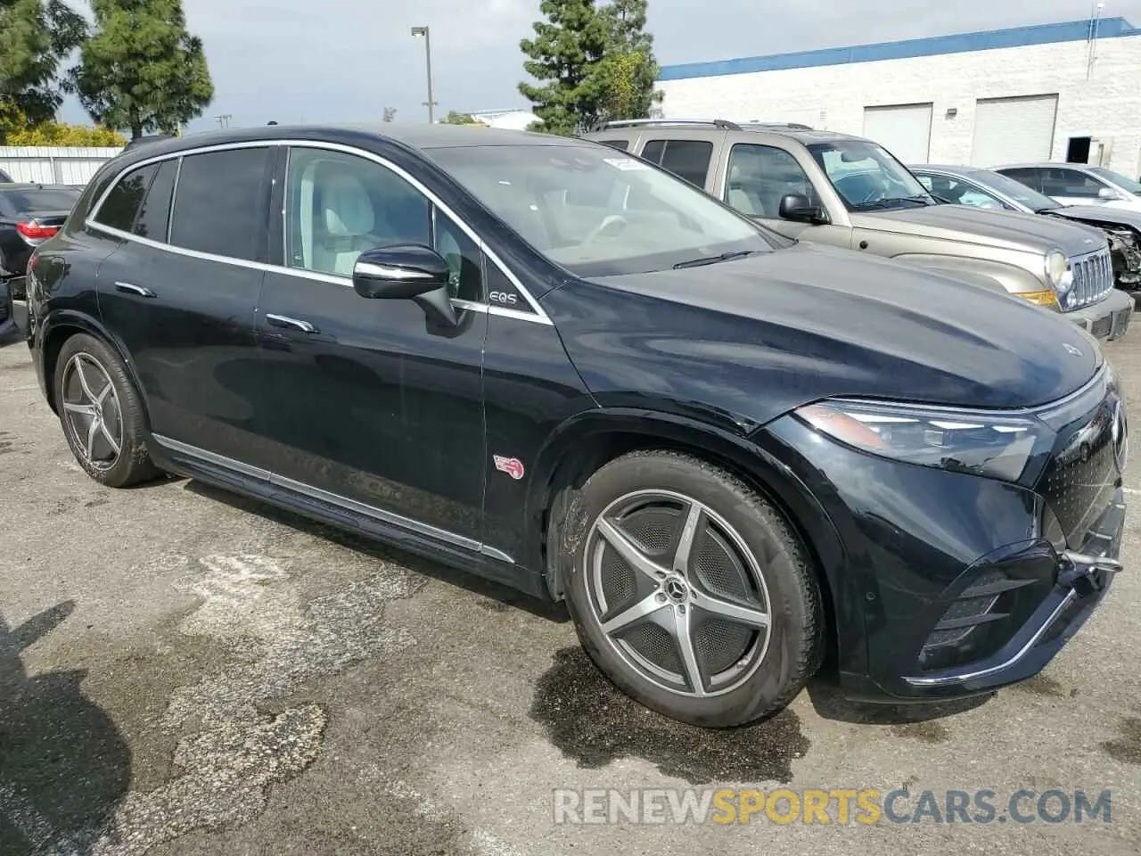 4 Photograph of a damaged car 4JGDM4EB8PA010847 MERCEDES-BENZ EQS SUV 58 2023