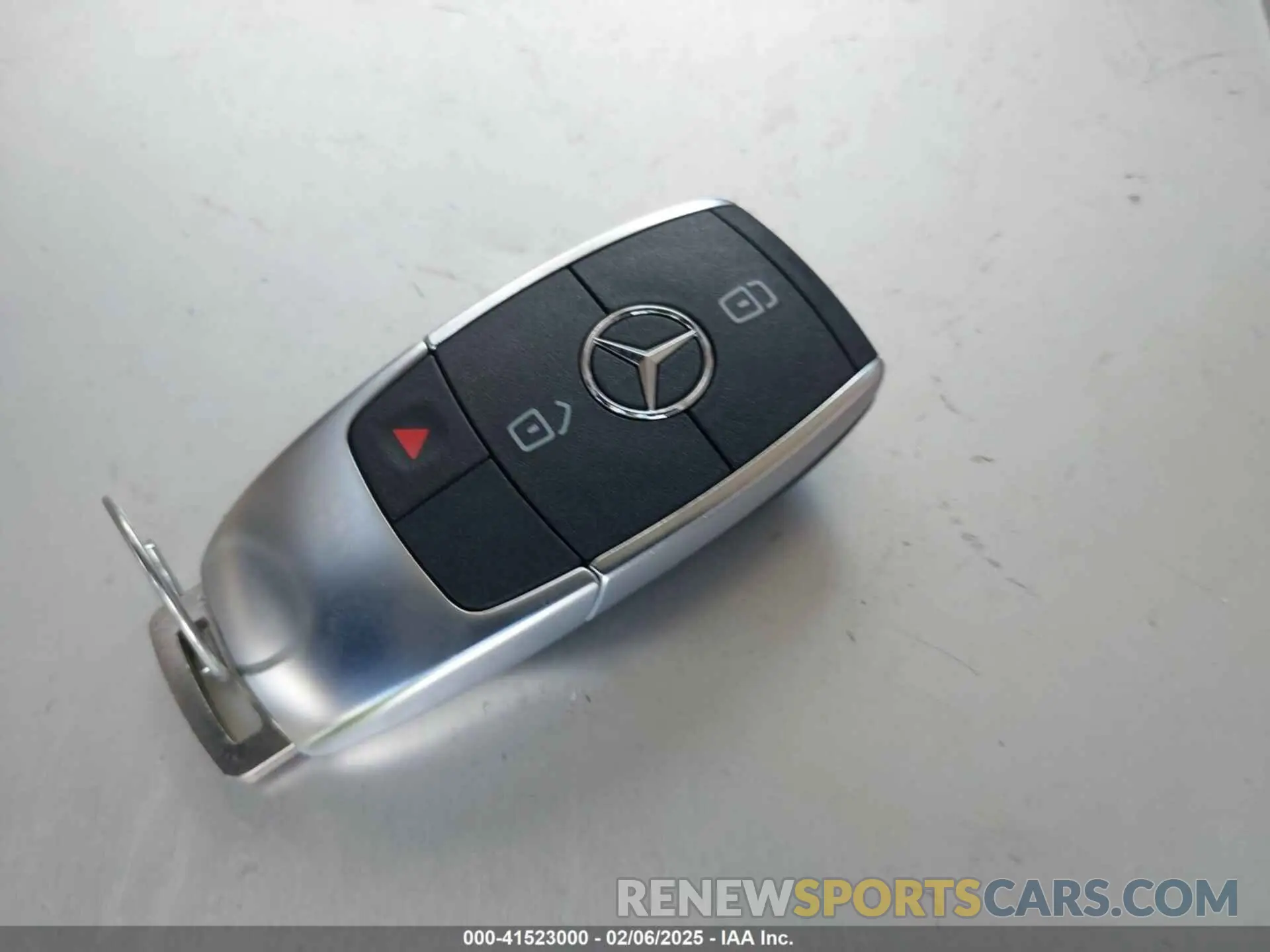 11 Photograph of a damaged car W1NWH1ABXSX001782 MERCEDES-BENZ G 550 2025