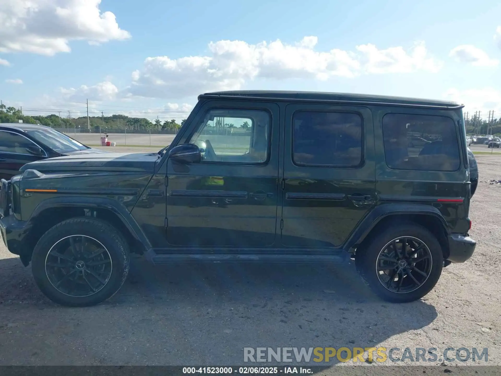 14 Photograph of a damaged car W1NWH1ABXSX001782 MERCEDES-BENZ G 550 2025