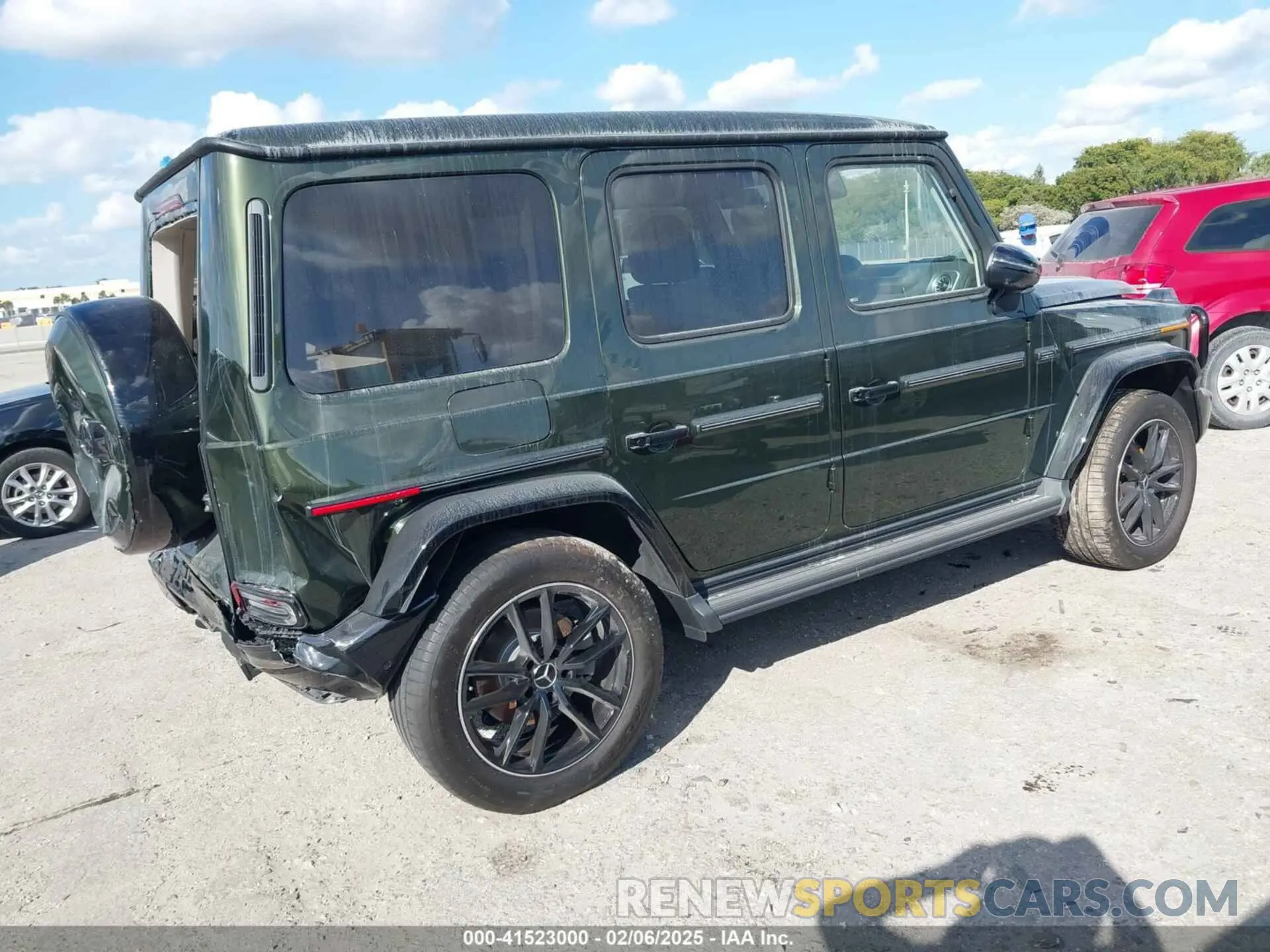 4 Photograph of a damaged car W1NWH1ABXSX001782 MERCEDES-BENZ G 550 2025