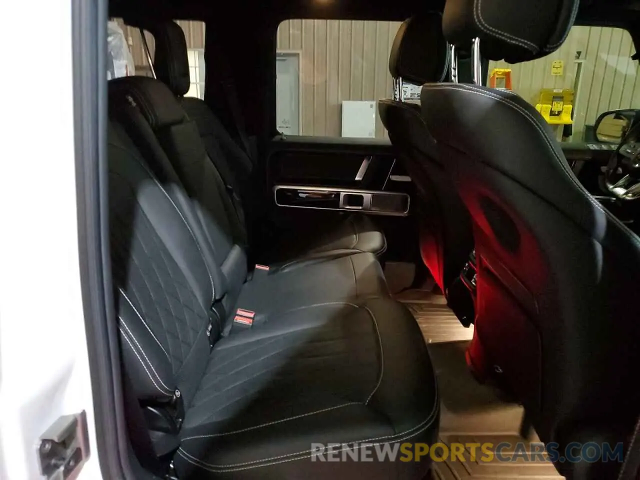11 Photograph of a damaged car W1NYC7HJ8NX450437 MERCEDES-BENZ G-CLASS 2022