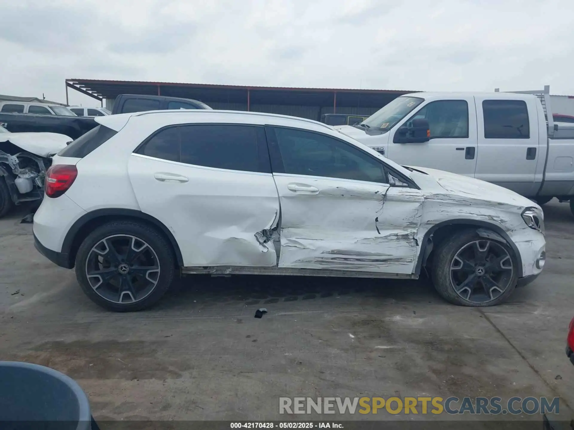 13 Фотография поврежденного автомобиля WDCTG4EB0KU000628 MERCEDES-BENZ GLA 250 2019