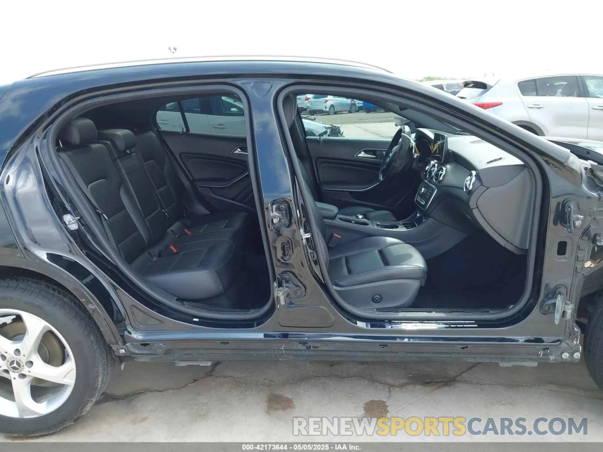 14 Фотография поврежденного автомобиля WDCTG4EB5KJ549100 MERCEDES-BENZ GLA 250 2019