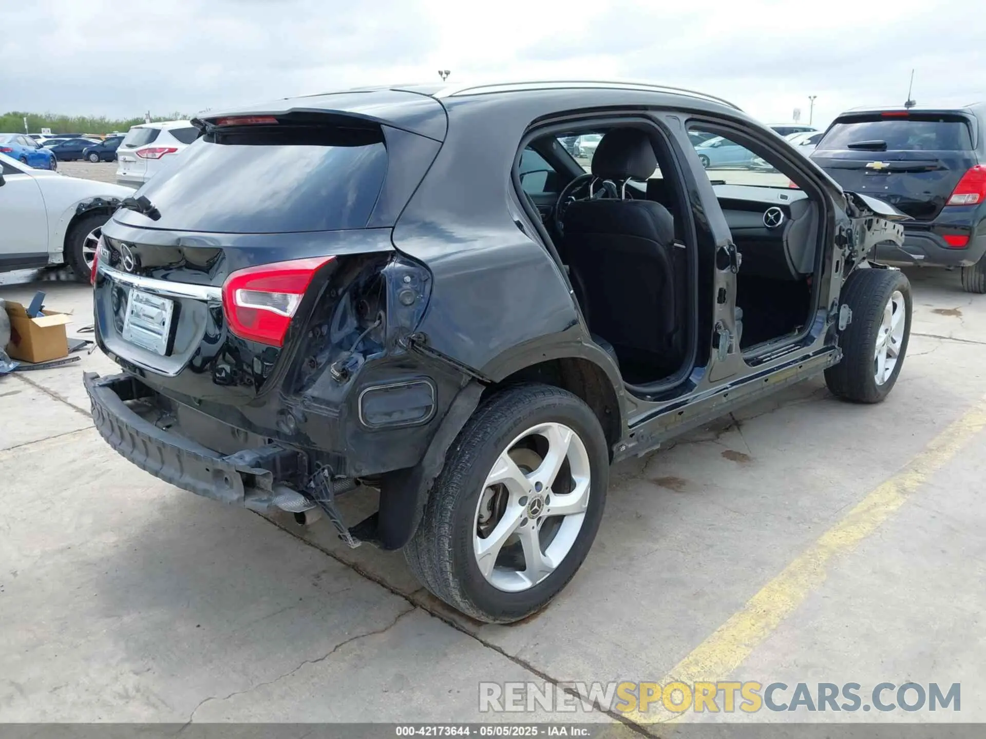 4 Фотография поврежденного автомобиля WDCTG4EB5KJ549100 MERCEDES-BENZ GLA 250 2019