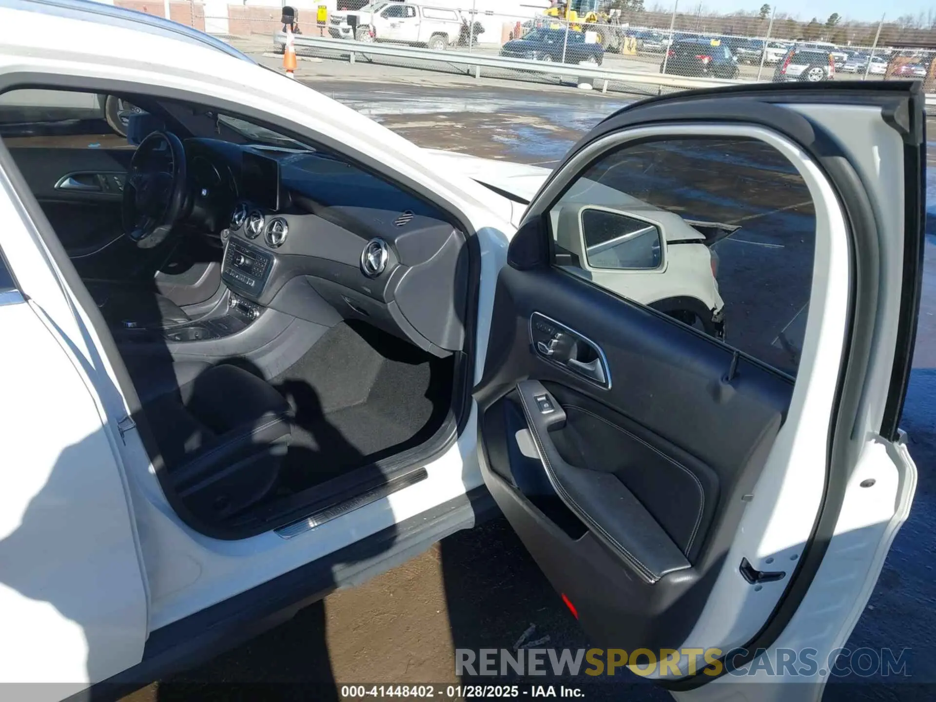 5 Photograph of a damaged car WDCTG4EB6KJ550319 MERCEDES-BENZ GLA 250 2019