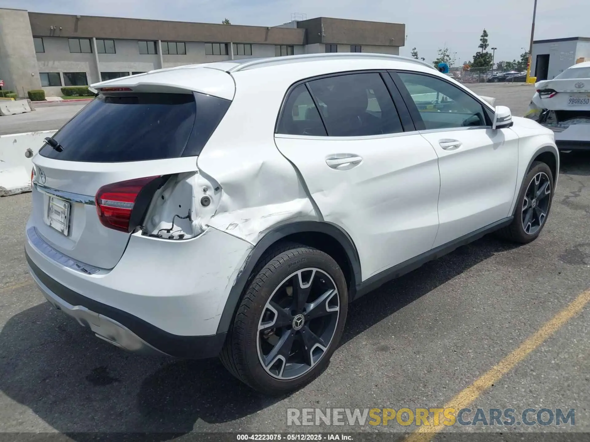 4 Photograph of a damaged car WDCTG4EB9KJ550931 MERCEDES-BENZ GLA 250 2019