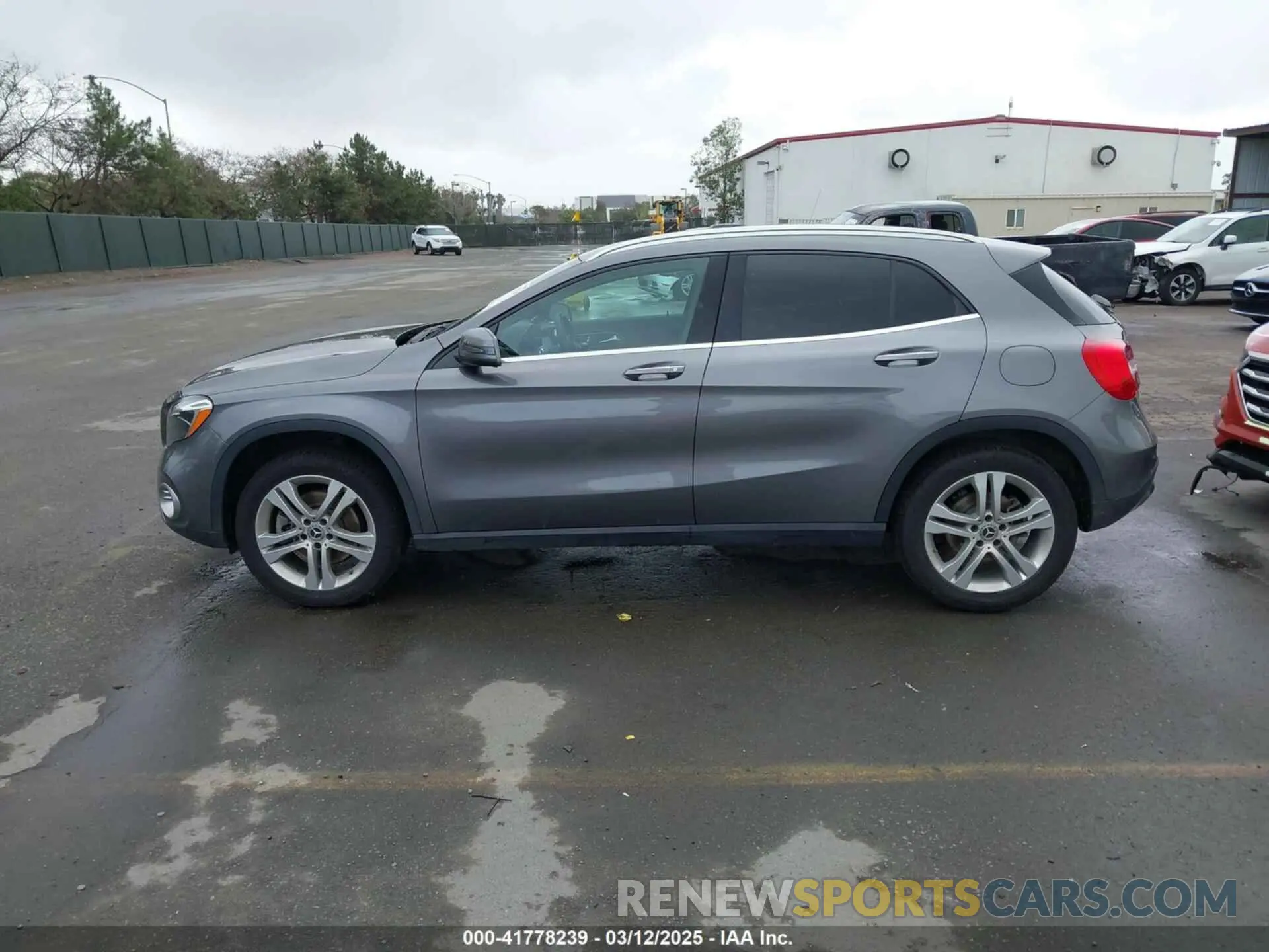 14 Photograph of a damaged car WDCTG4GB2KJ619049 MERCEDES-BENZ GLA 250 2019