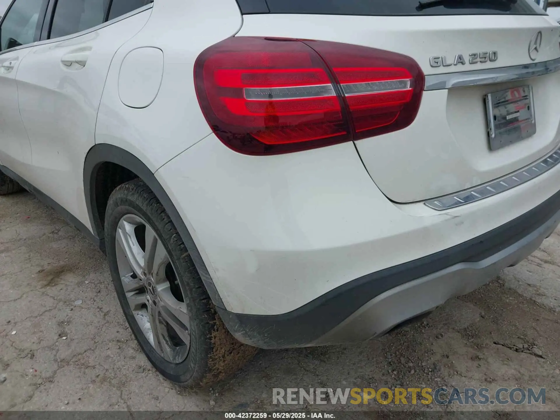 12 Photograph of a damaged car W1NTG4EB3LU040525 MERCEDES-BENZ GLA 250 2020