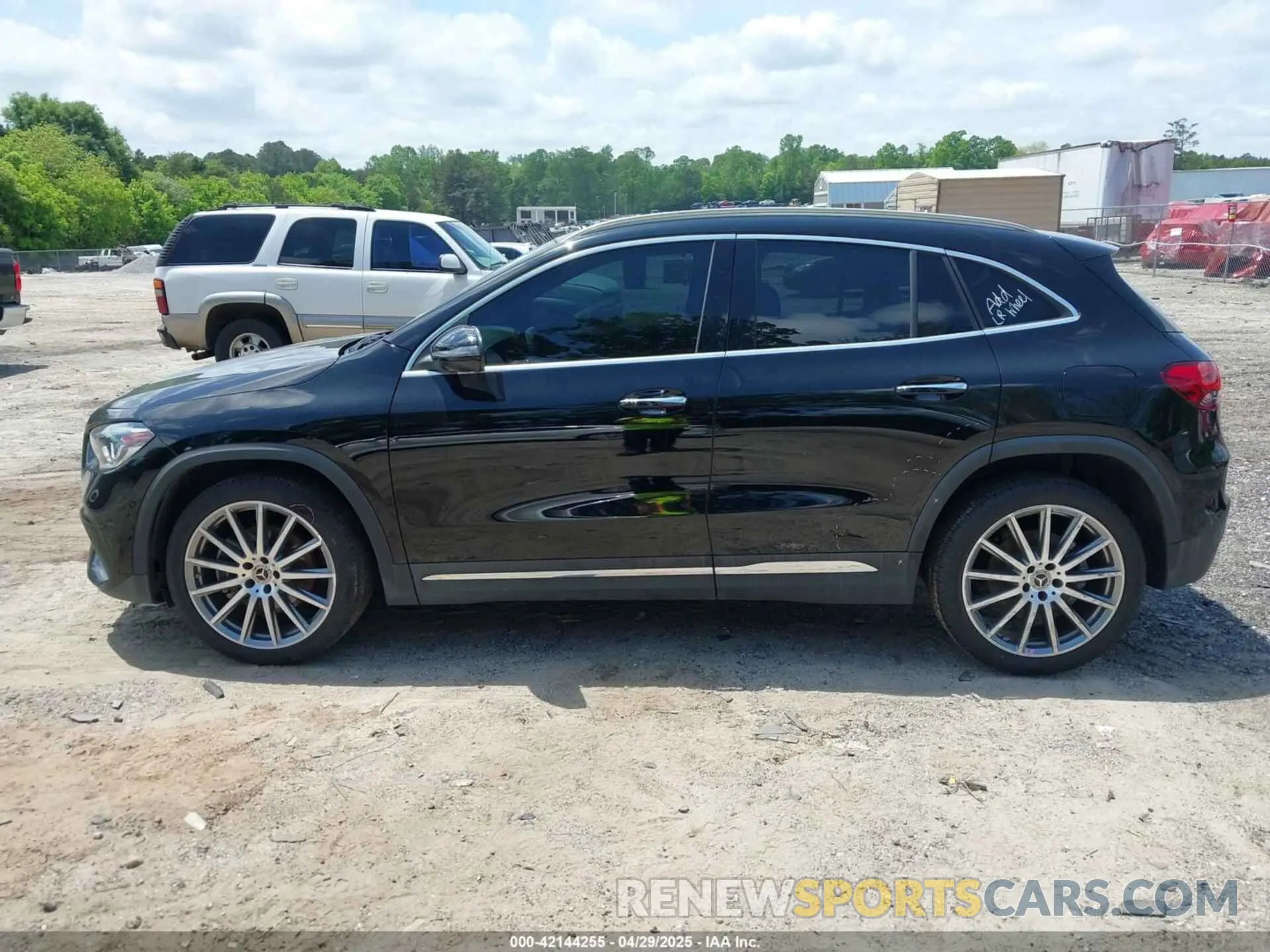 14 Photograph of a damaged car W1N4N4GB4MJ138151 MERCEDES-BENZ GLA 250 2021