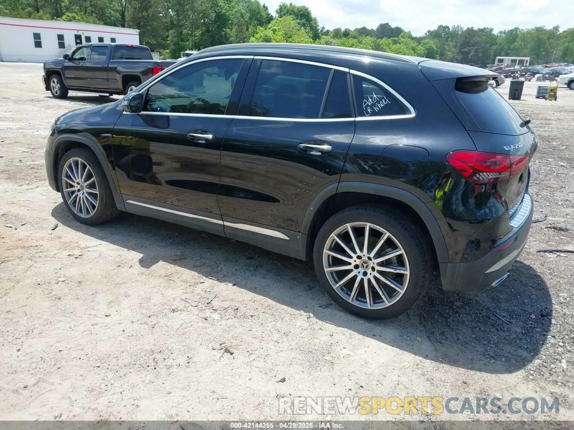 3 Photograph of a damaged car W1N4N4GB4MJ138151 MERCEDES-BENZ GLA 250 2021