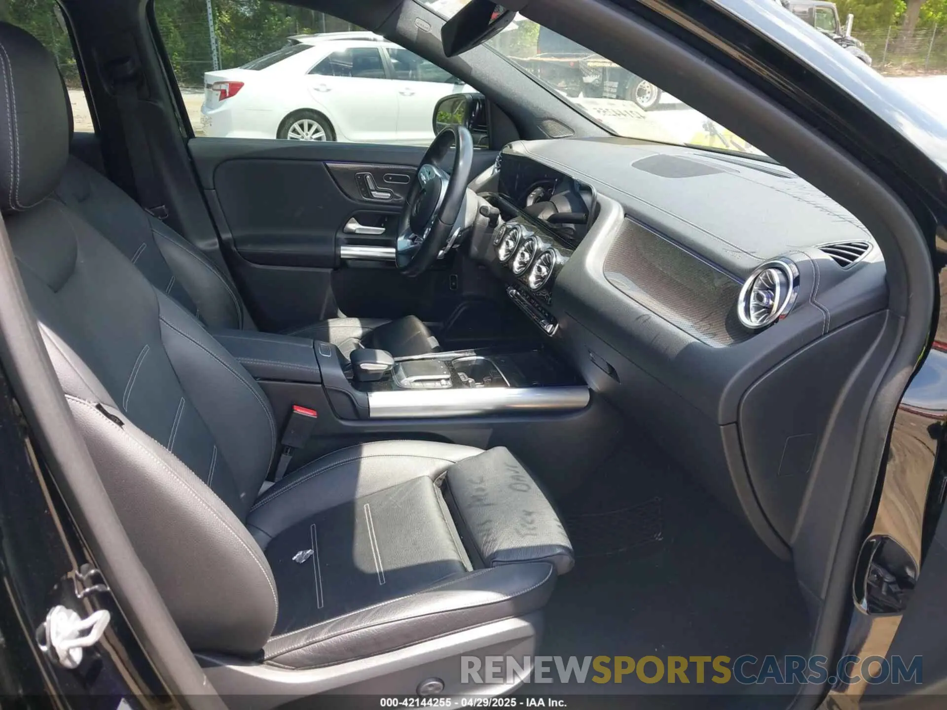 5 Photograph of a damaged car W1N4N4GB4MJ138151 MERCEDES-BENZ GLA 250 2021