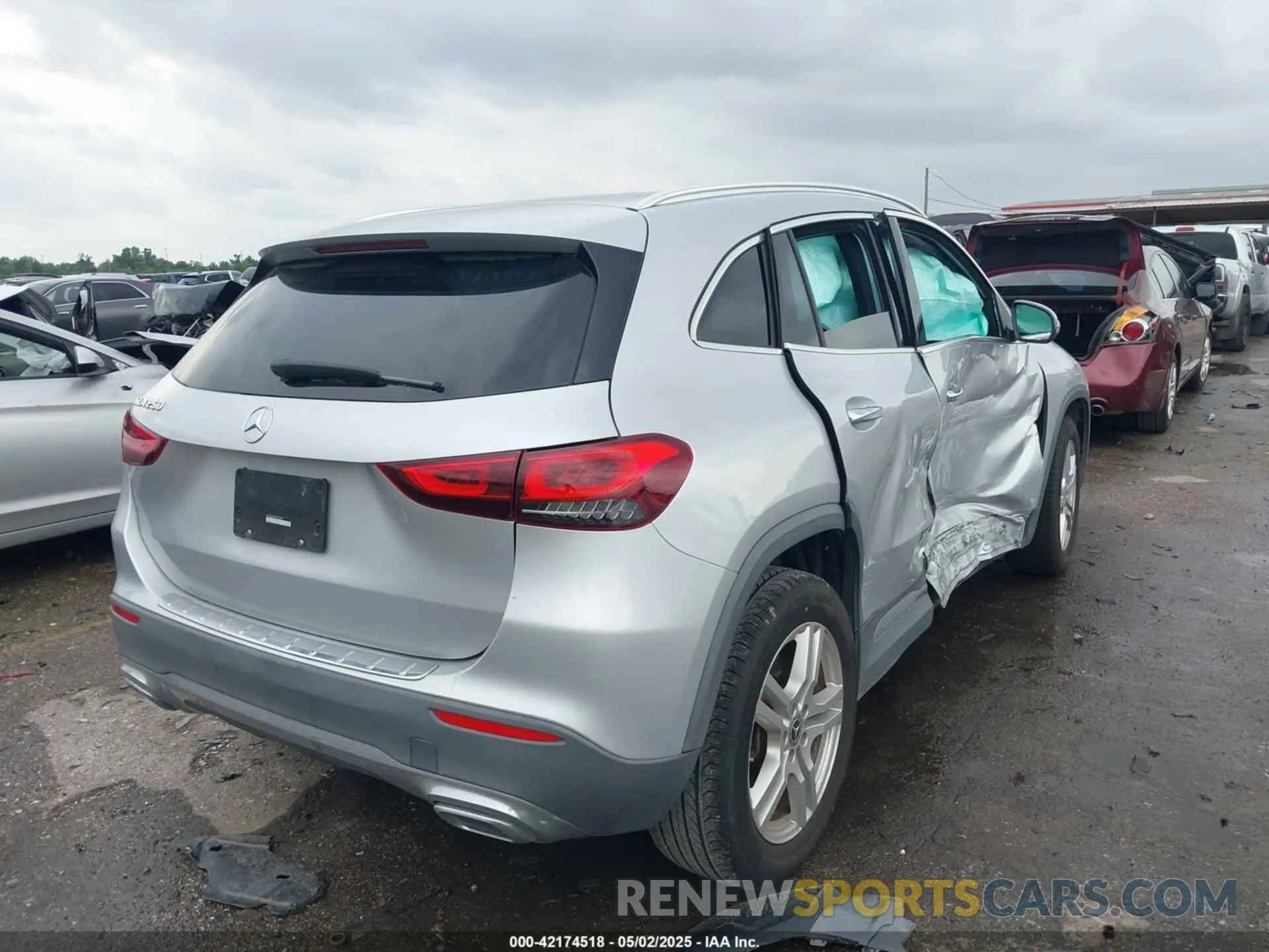 4 Photograph of a damaged car W1N4N4GB5MJ202097 MERCEDES-BENZ GLA 250 2021
