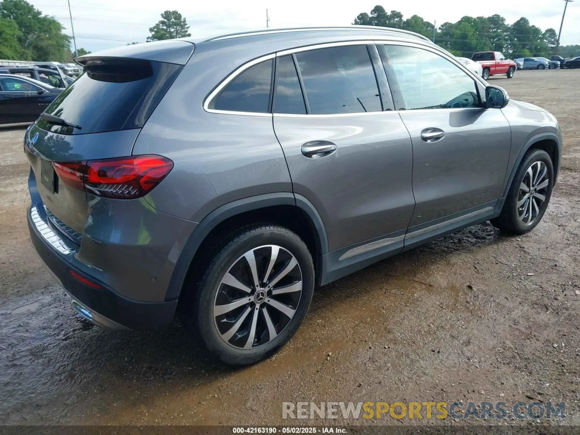 4 Photograph of a damaged car W1N4N4GB0NJ317272 MERCEDES-BENZ GLA 250 2022