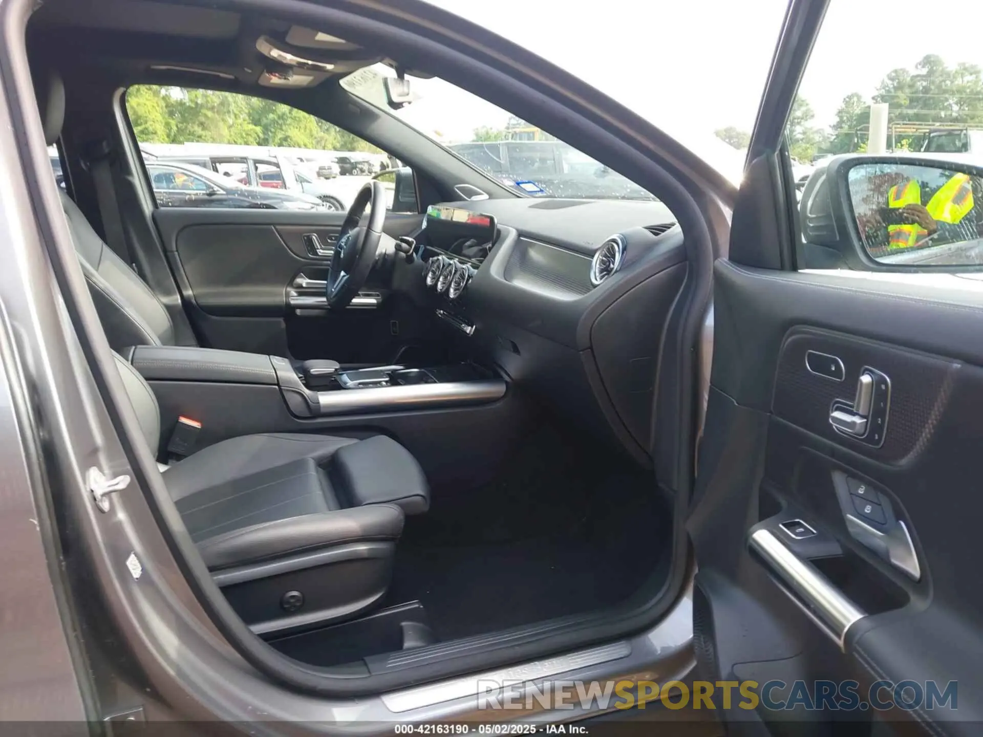 5 Photograph of a damaged car W1N4N4GB0NJ317272 MERCEDES-BENZ GLA 250 2022