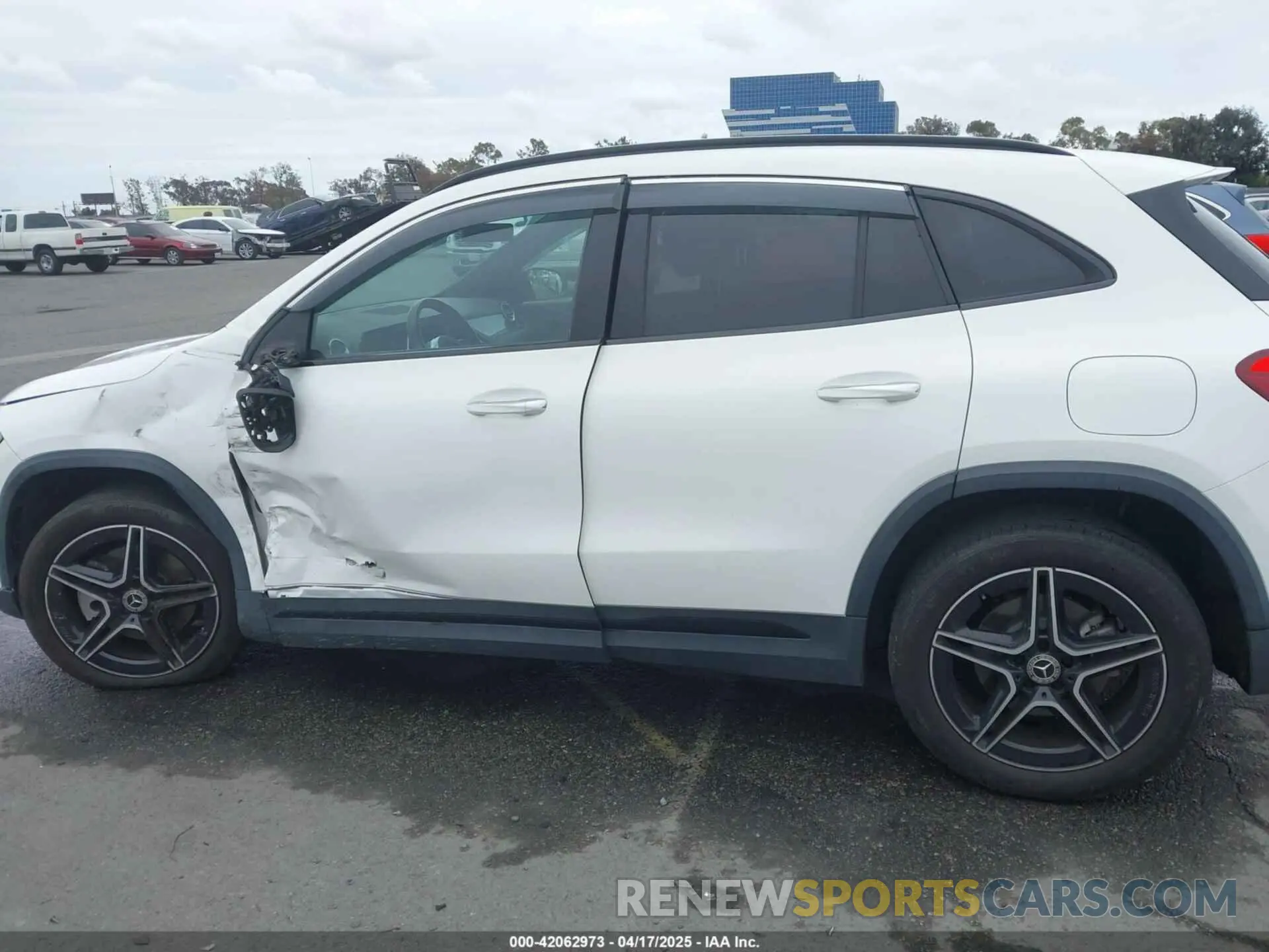 14 Photograph of a damaged car W1N4N4GB4NJ317937 MERCEDES-BENZ GLA 250 2022