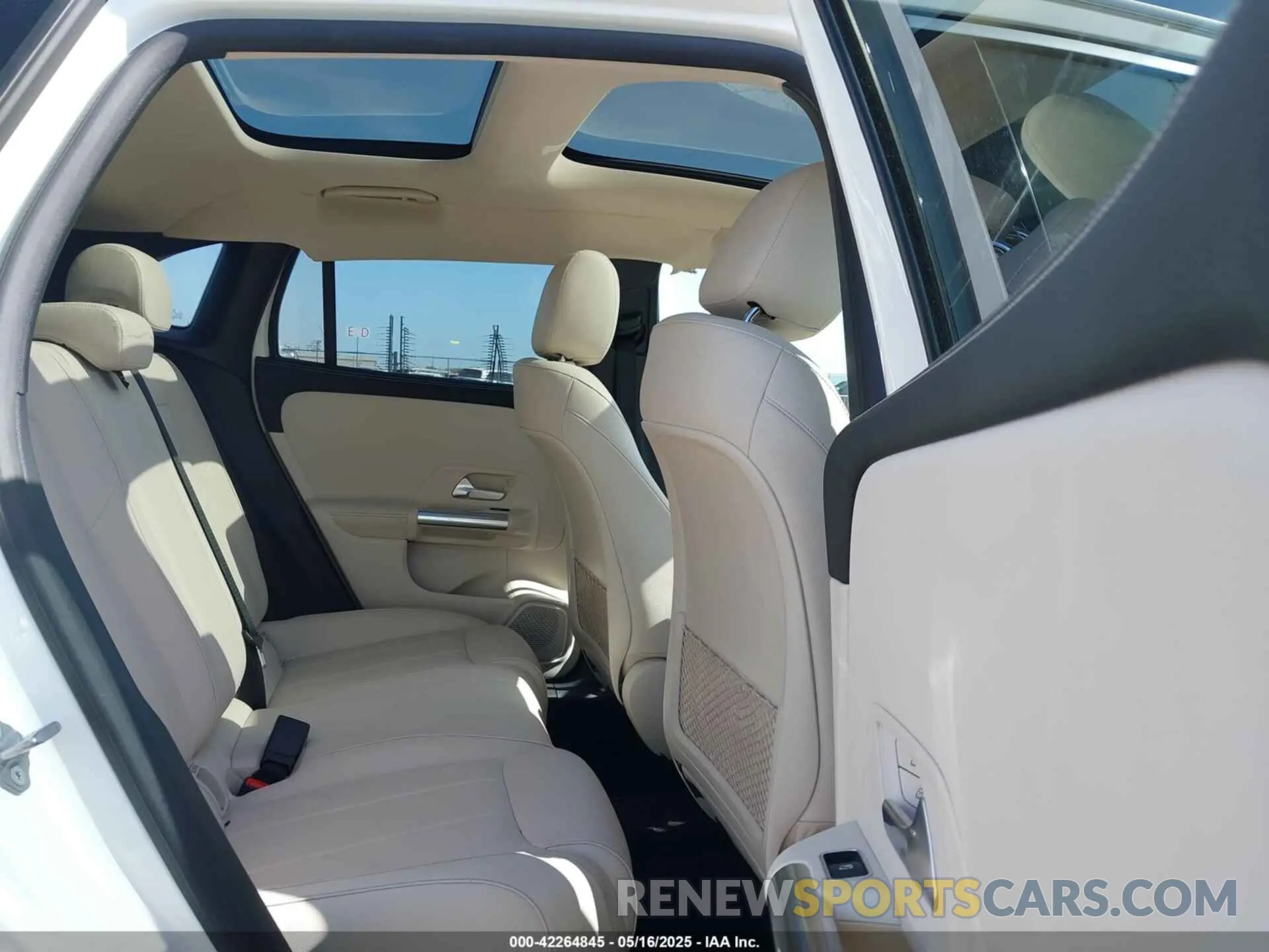 8 Photograph of a damaged car W1N4N4GB6NJ317650 MERCEDES-BENZ GLA 250 2022