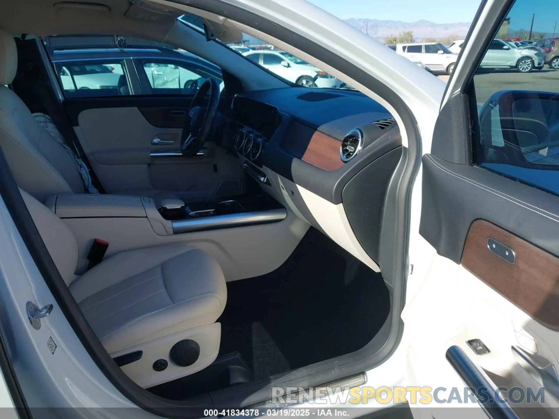 5 Photograph of a damaged car W1N4N4HB5NJ395075 MERCEDES-BENZ GLA 250 2022