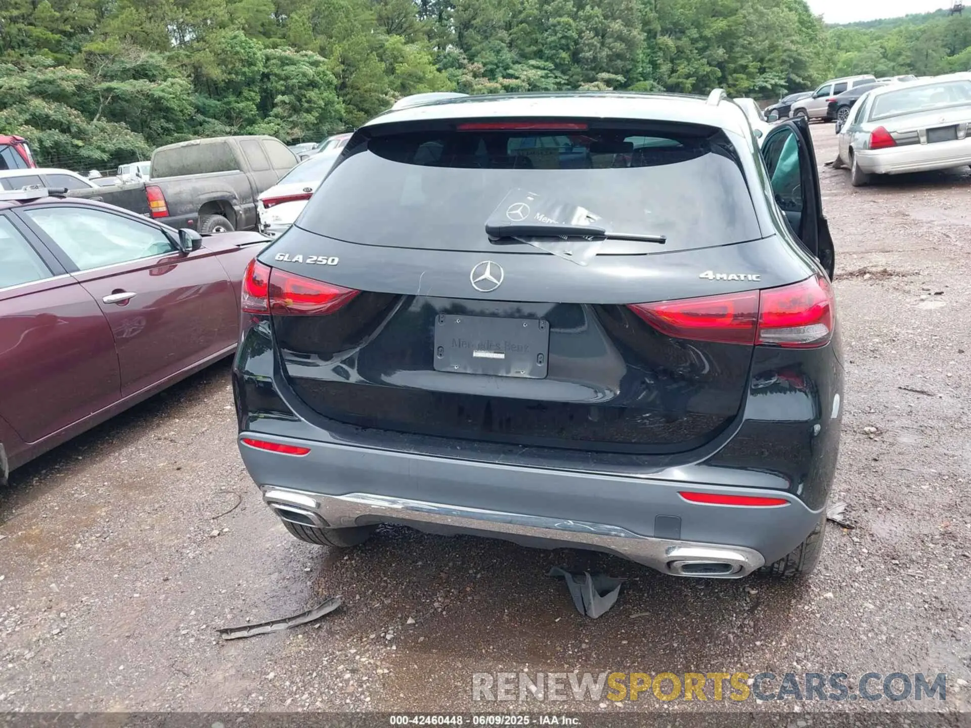 17 Photograph of a damaged car W1N4N4HB6NJ362151 MERCEDES-BENZ GLA 250 2022