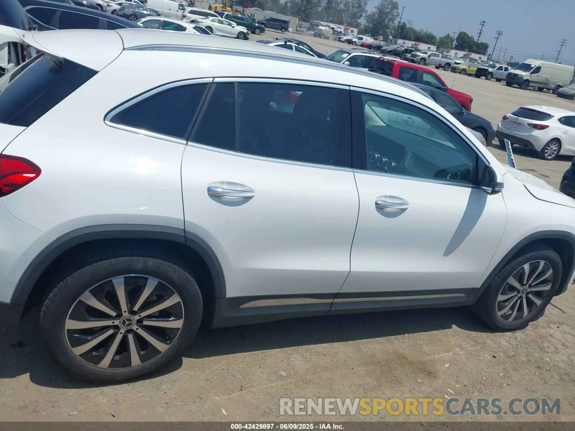 14 Photograph of a damaged car W1N4N4GB2PJ462073 MERCEDES-BENZ GLA 250 2023